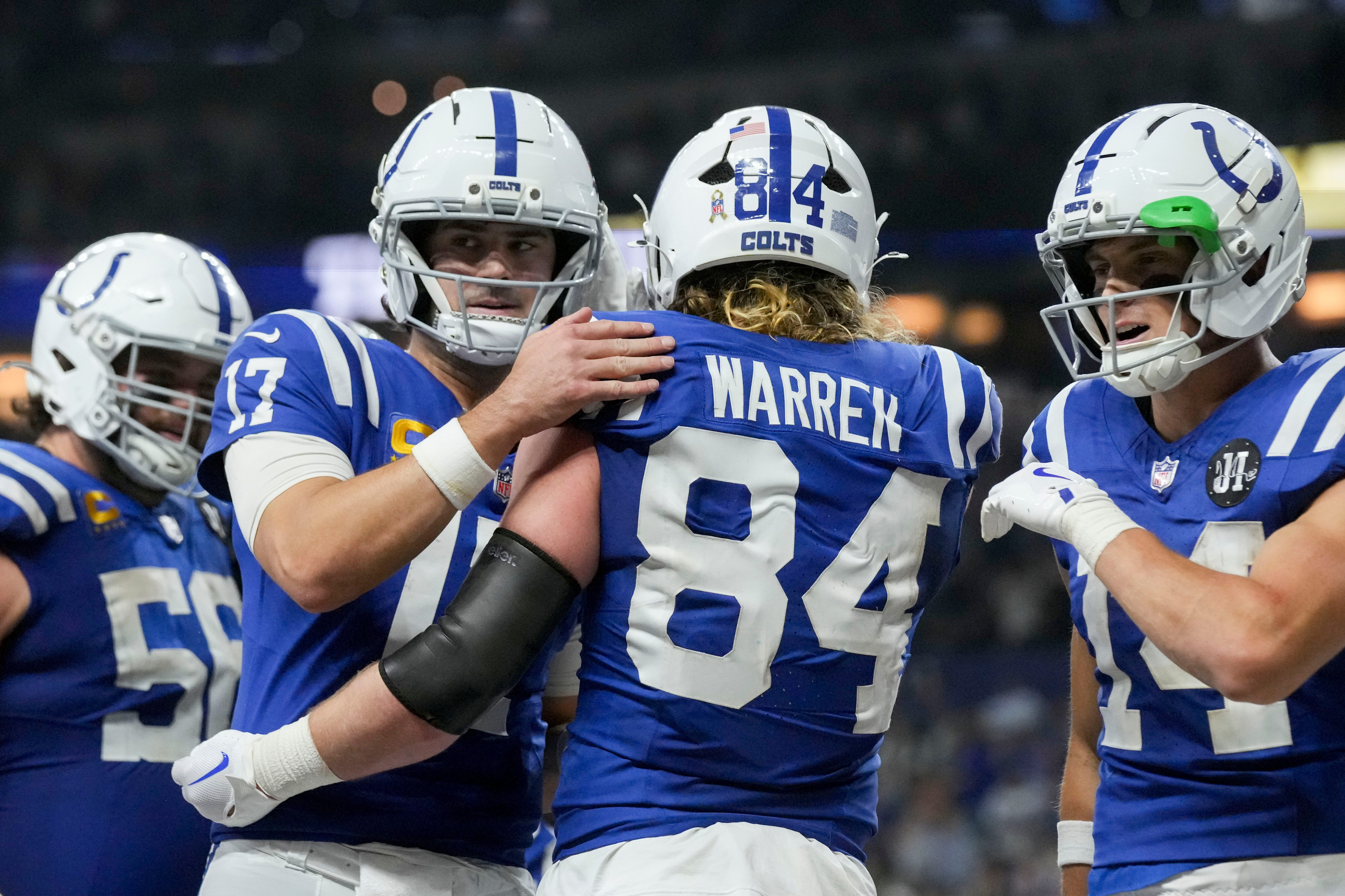 Colts QB Daniel Jones celebrates a touchdown by TE Tyler Warren