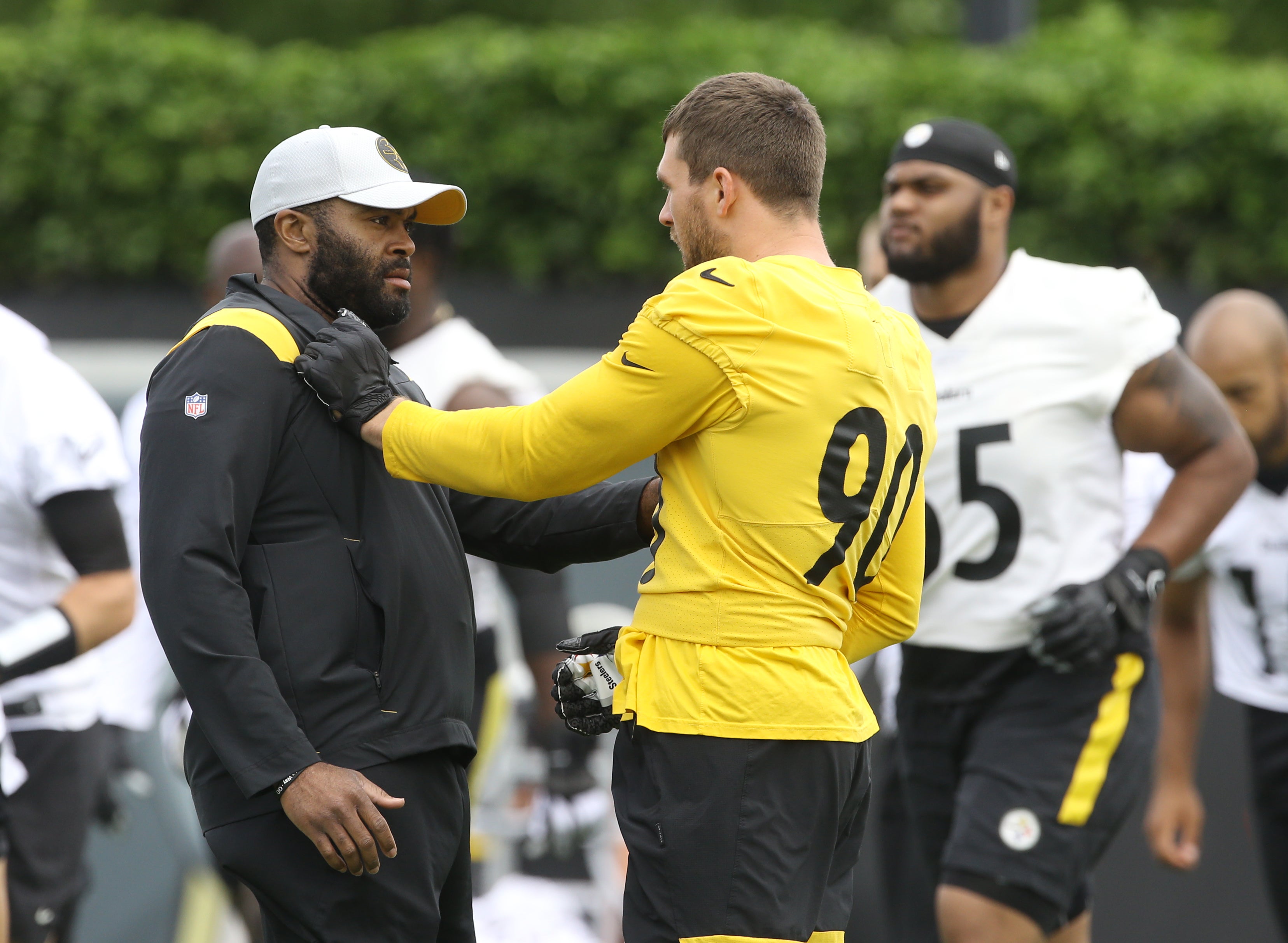Jun 9, 2022; Pittsburgh, Pennsylvania, USA; Pittsburgh Steelers Assistant Outside Linebackers Coach Denzel Martin (left) and linebacker T.J. Watt (90) participate in minicamp at UPMC Rooney Sports Complex..
