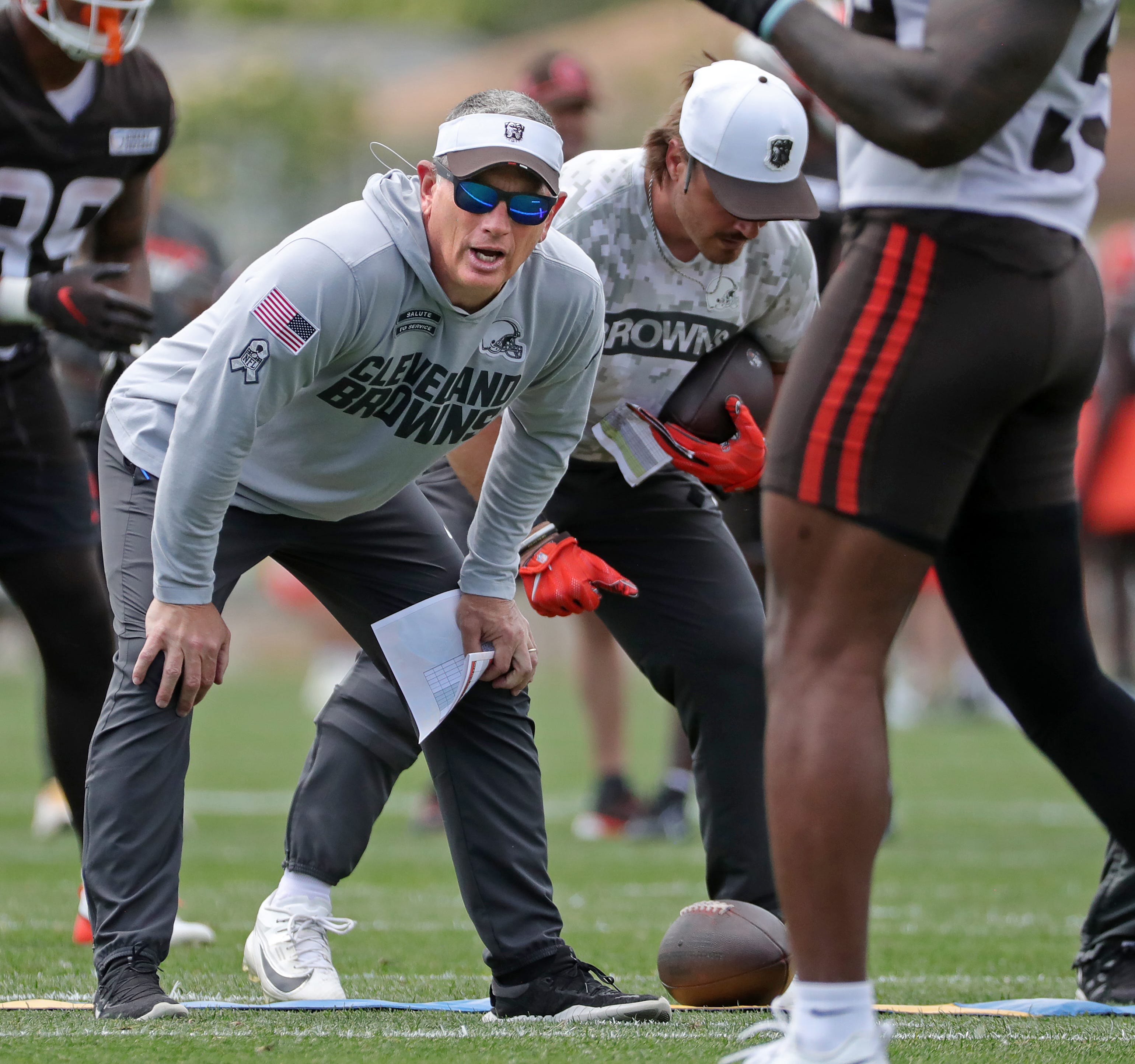 Browns defensive coordinator Jim Schwartz watches during practice at minicamp, Tuesday, June 10, 2025, in Berea.