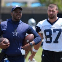 Jul 26, 2025; Oxnard, CA, USA; Dallas Cowboys tight ends coach Lunda Wells (left) and tight end Jake Ferguson (87) at training camp at the River Ridge Fields.