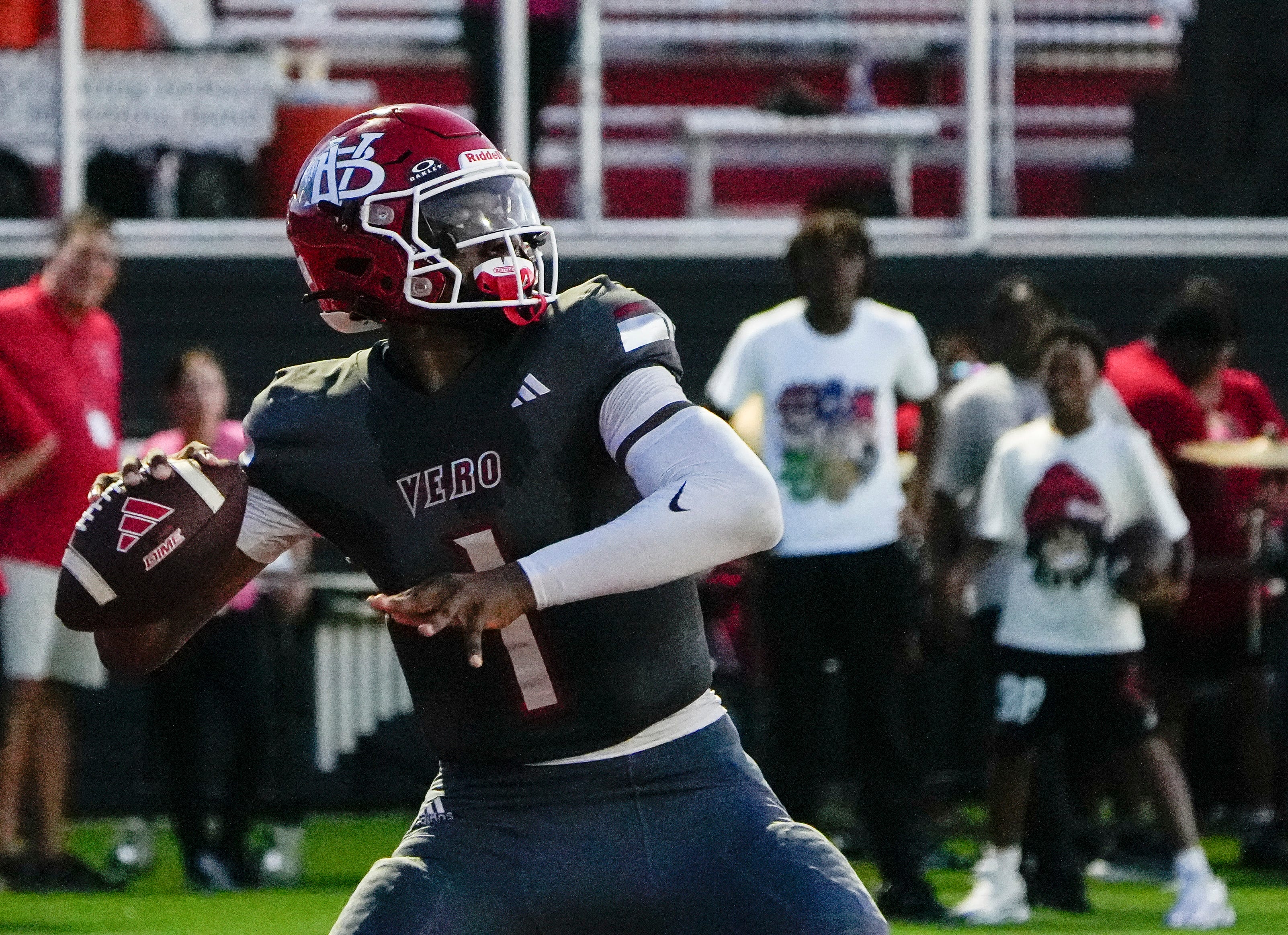 Vero Beach quarterback Champ Monds (1) throws the ball in a football game against Miami Norland, Aug. 15, 2025, at the Citrus Bowl.