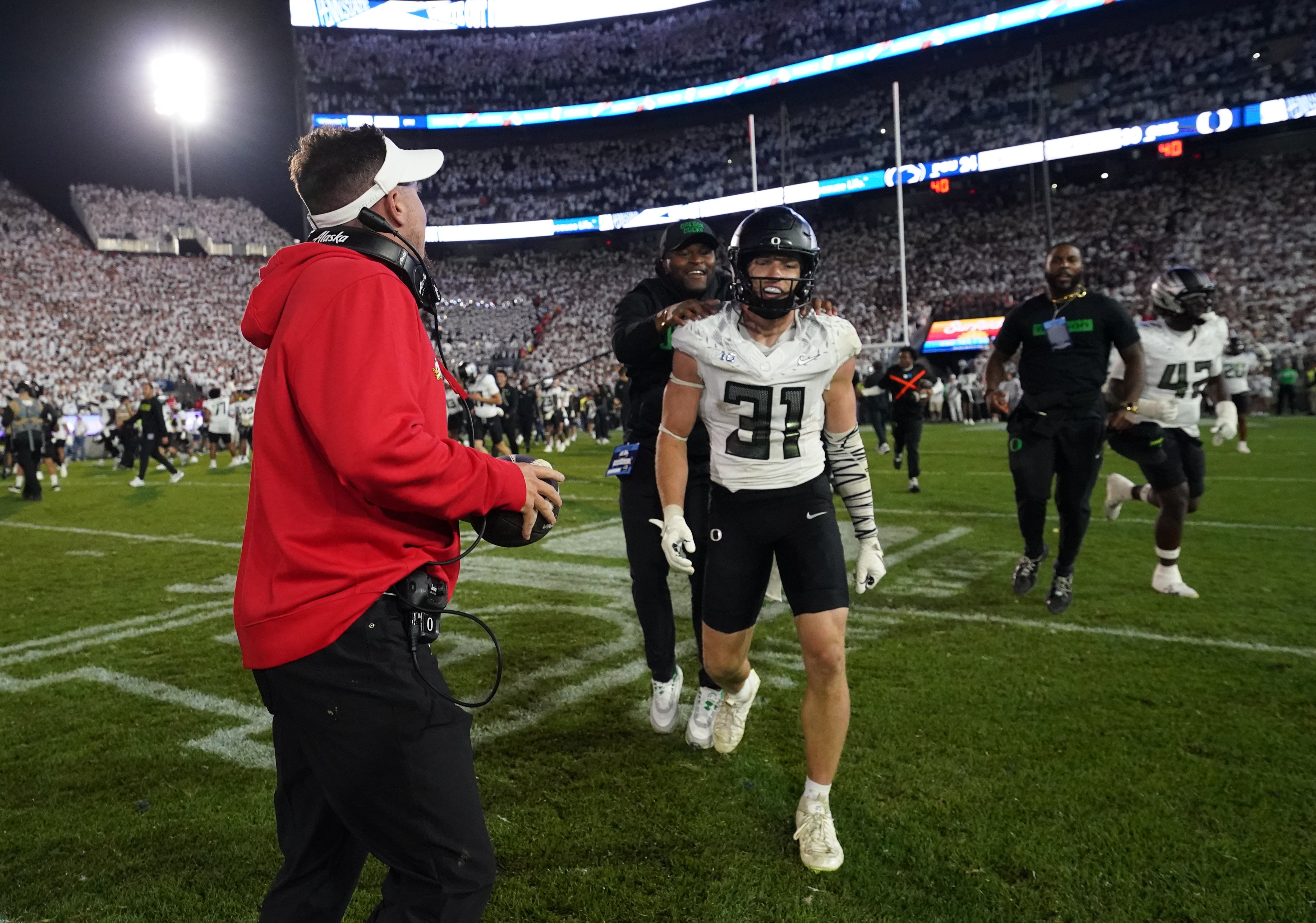 Sep 27, 2025; University Park, Pennsylvania, USA; Oregon Ducks defensive back Dillon Thieneman (31) reacts after defeating the Penn State Nittany Lions at Beaver Stadium.