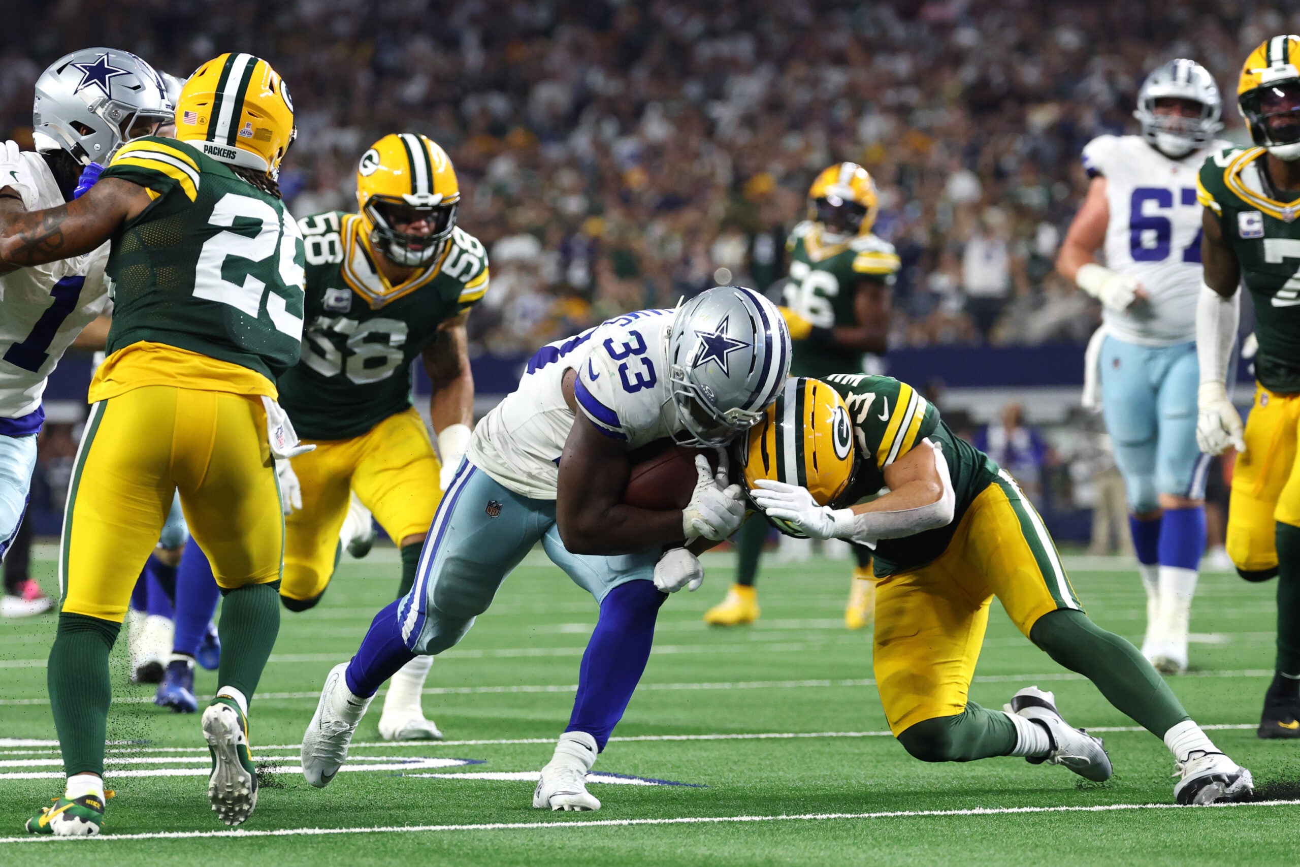 Sep 28, 2025; Arlington, Texas, USA; Dallas Cowboys running back Javonte Williams (33) runs for a touchdown against the Green Bay Packers in the fourth quarter at AT&T Stadium.