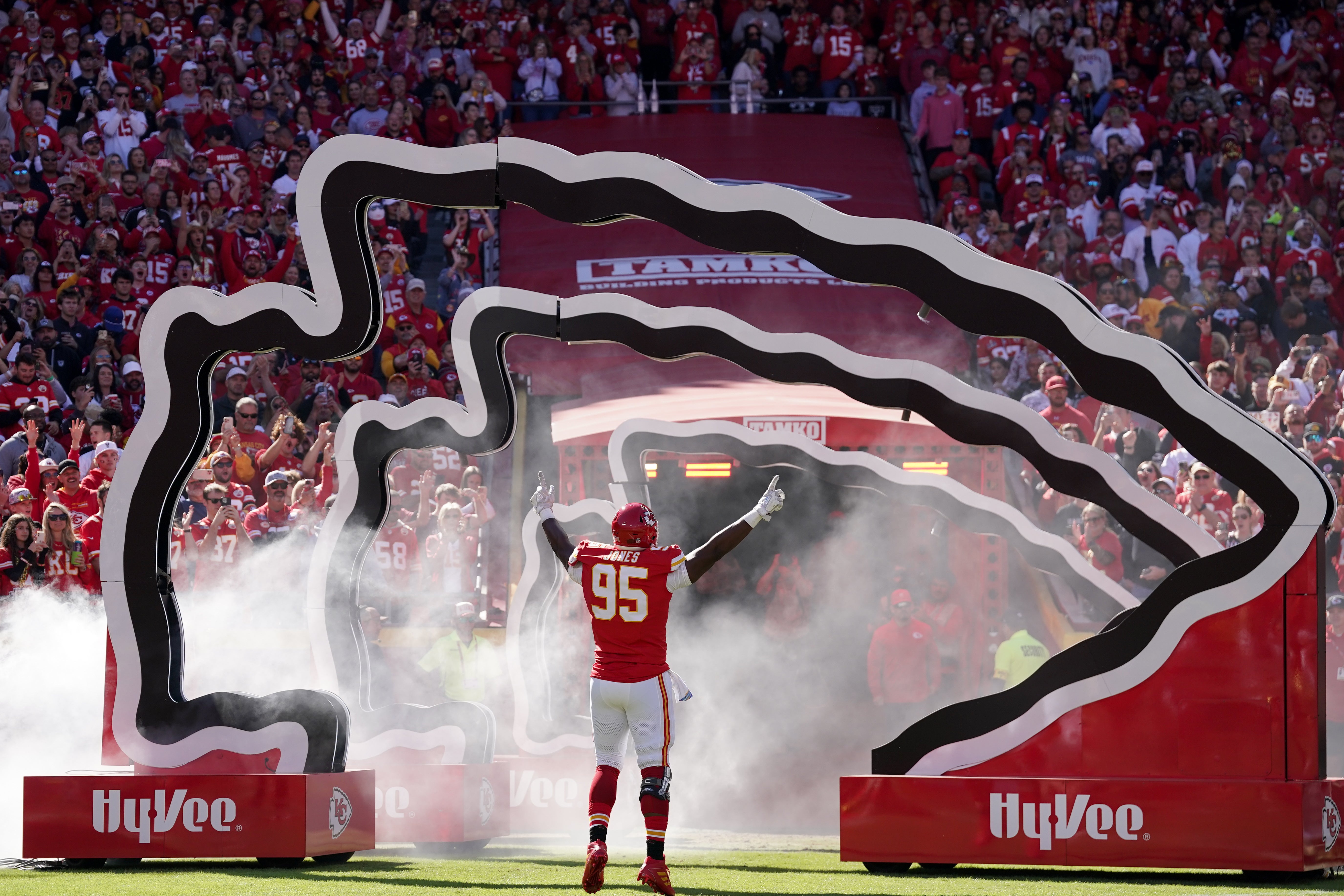 Kansas City Chiefs defensive tackle Chris Jones Titans defensive tackle Jeff Simmons