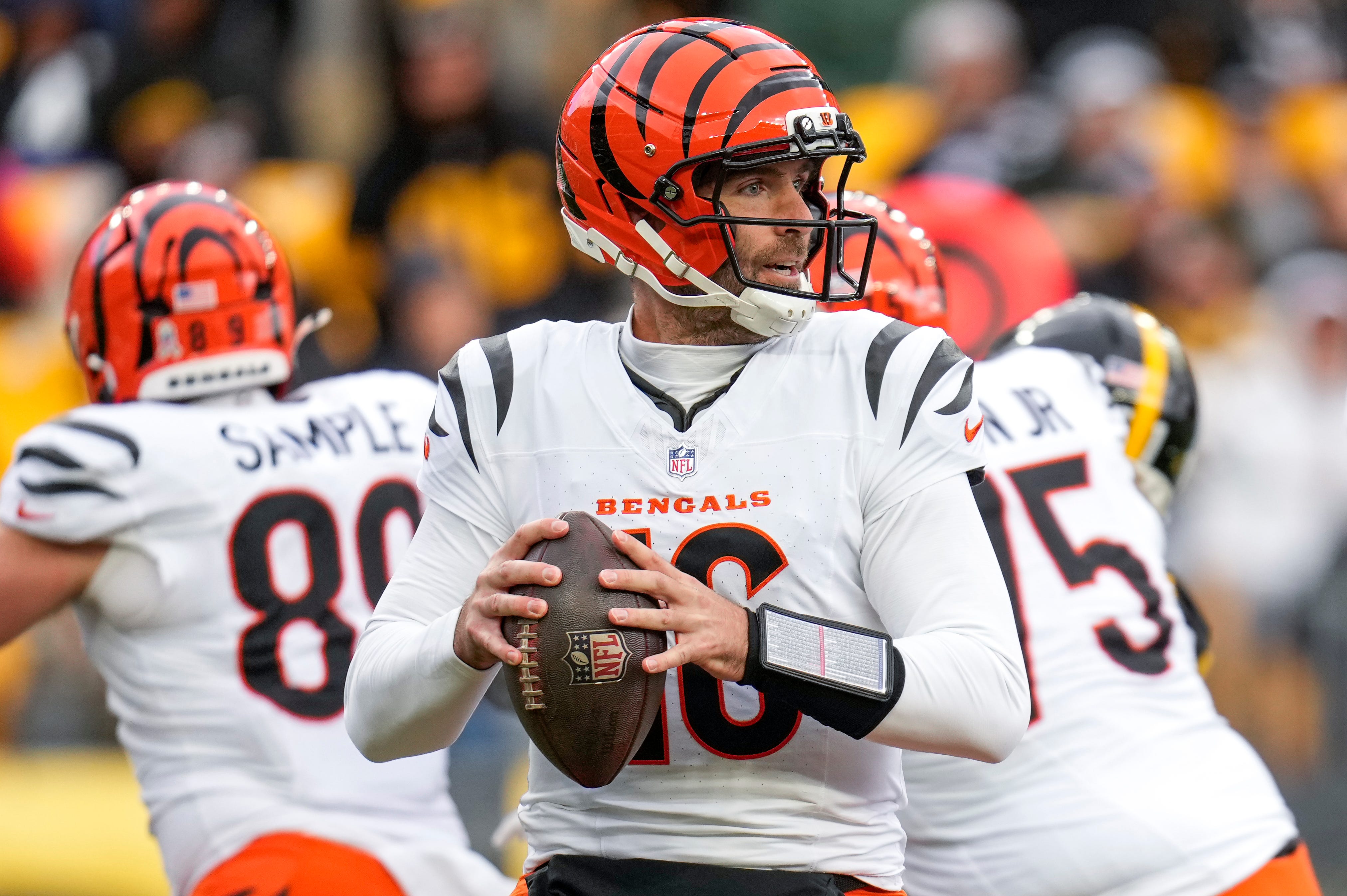 Cincinnati Bengals quarterback Joe Flacco (16) drops back to throw in the second quarter of the NFL Week 11 game between the Pittsburgh Steelers and the Cincinnati Bengals at Acrisure Stadium in Pittsburgh on Sunday, Nov. 16, 2025. The Steelers led 10-6 at halftime.