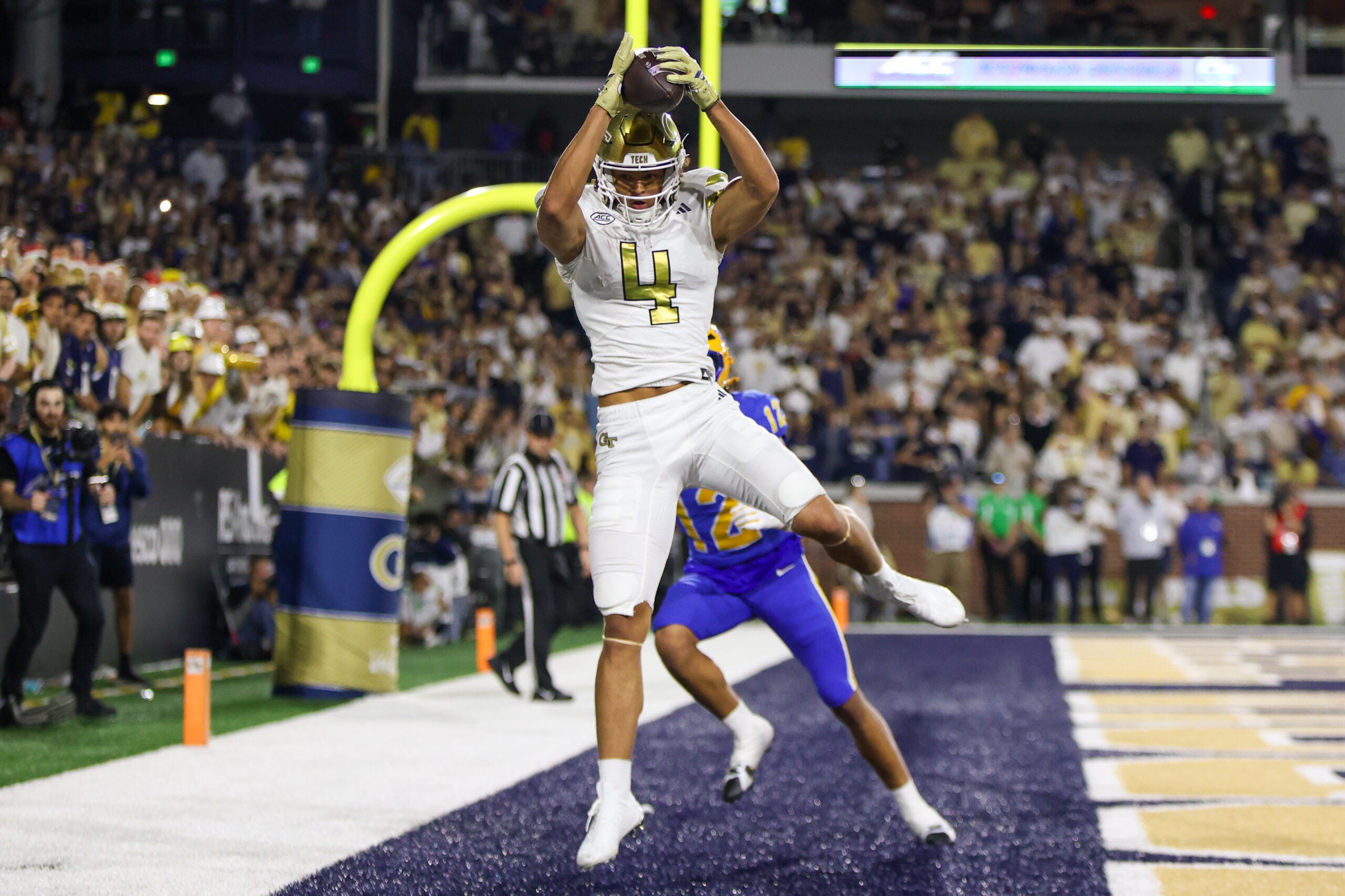 Nov 22, 2025; Atlanta, Georgia, USA; Georgia Tech Yellow Jackets wide receiver Isiah Canion (4) catches a touchdown pass against the Pittsburgh Panthers in the fourth quarter at Bobby Dodd Stadium at Hyundai Field. Mandatory Credit: Brett Davis-Imagn Images