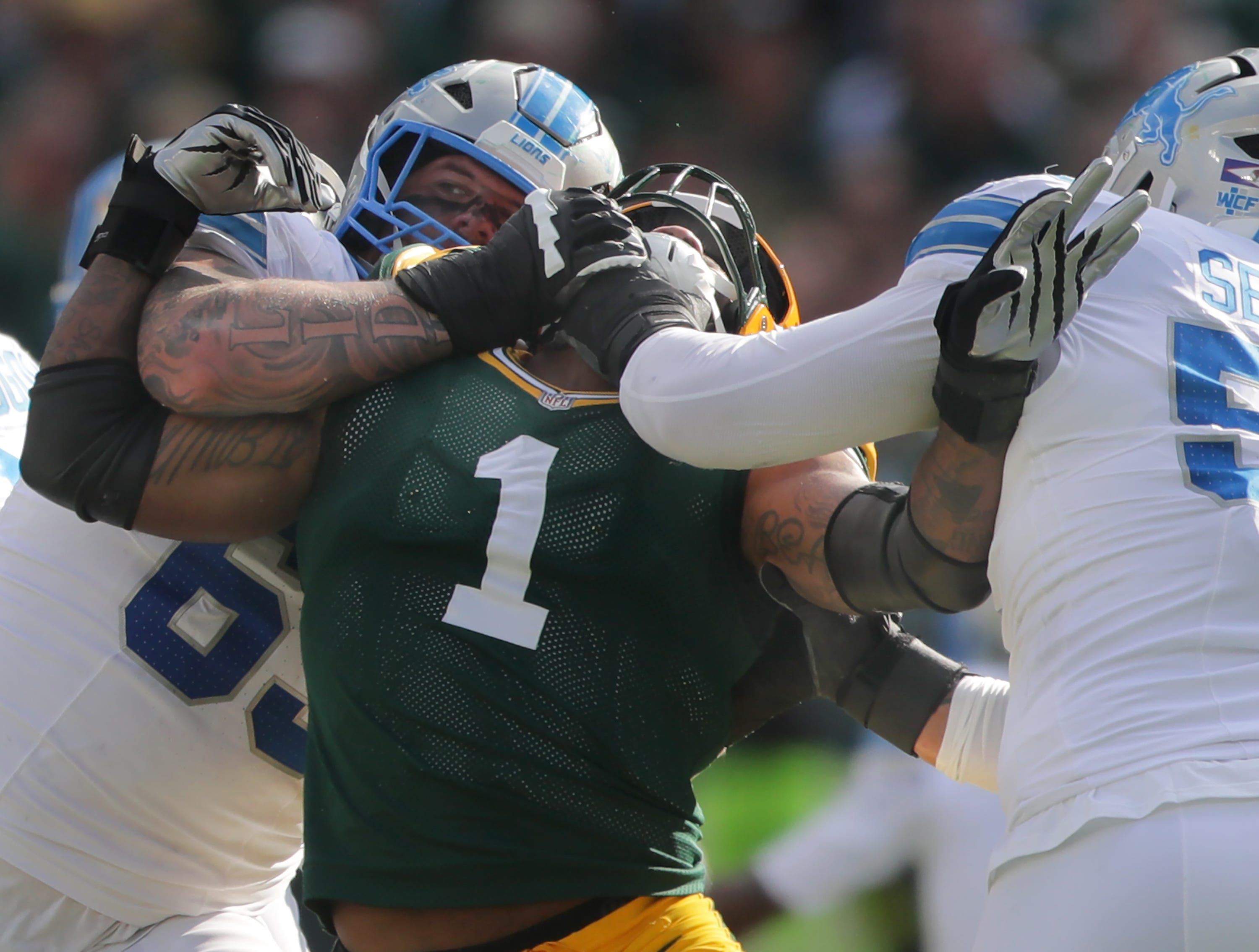 Green Bay Packers defensive end Micah Parsons (1) against Detroit Lions guard Tate Ratledge (69) and Detroit Lions offensive tackle Taylor Decker (68) on Sunday, September 7, 2025, at Lambeau Field in Green Bay, Wis.