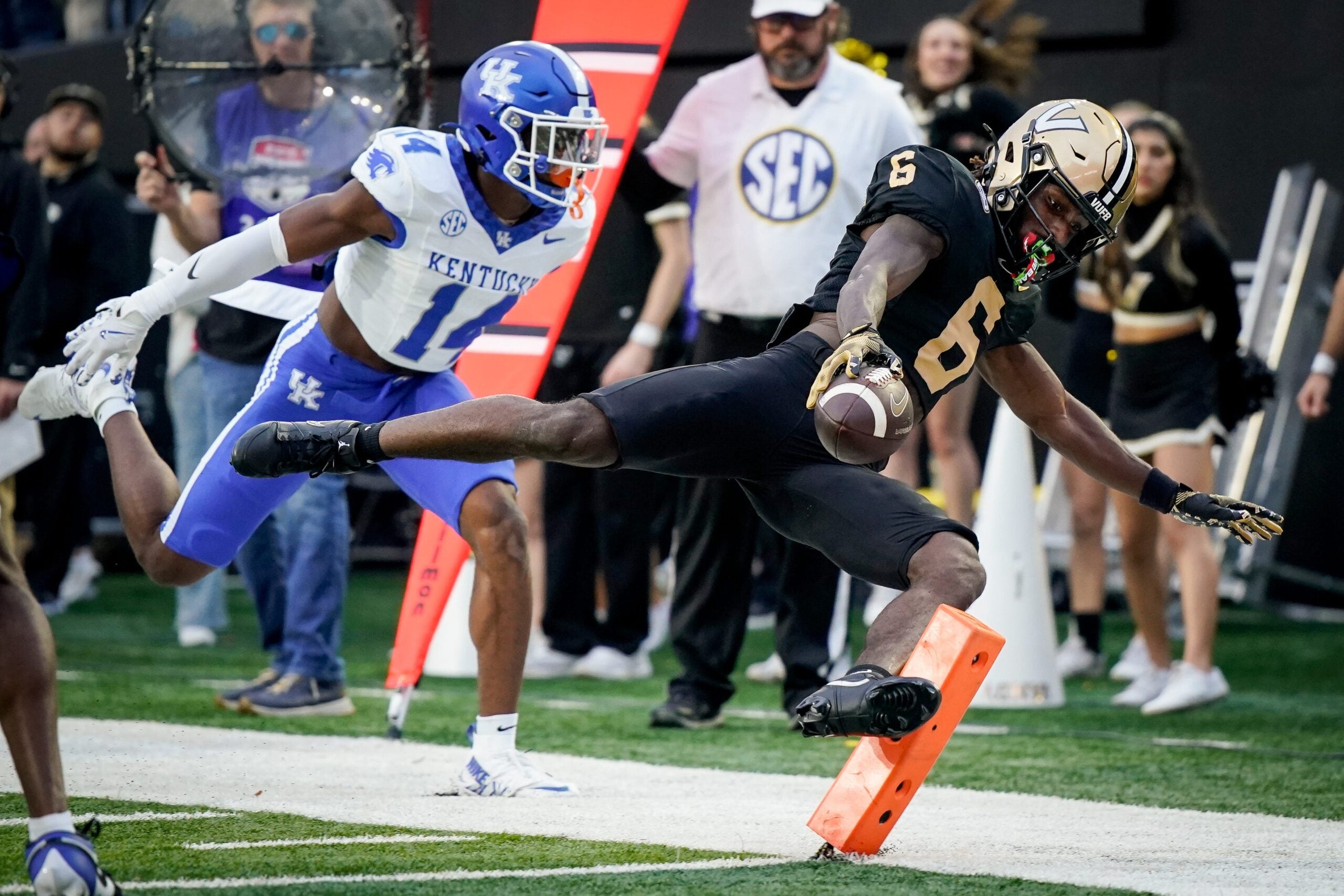 Vanderbilt wide receiver Tre Richardson (6) leaps for a touchdown past Kentucky defensive back Ty Bryant (14) during the second quarter at FirstBank Stadium in Nashville, Tenn., Saturday, Nov. 22, 2025.
