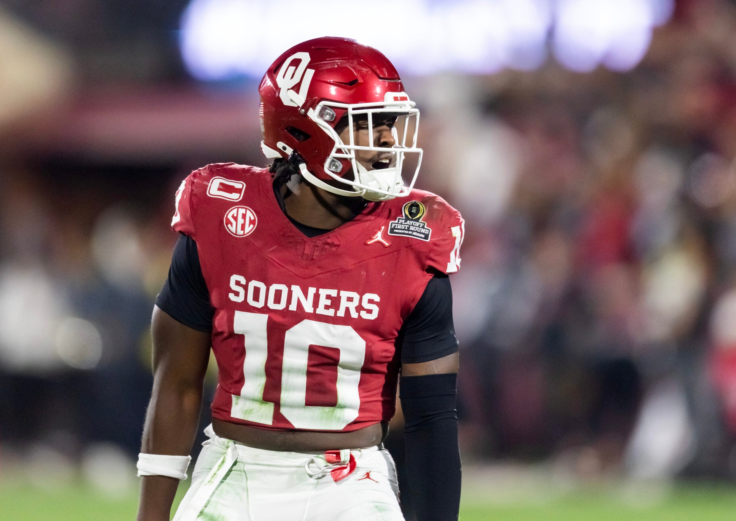 Dec 19, 2025; Norman, OK, USA; Oklahoma Sooners linebacker Kip Lewis (10) against the Alabama Crimson Tide during the CFP National Playoff First Round at Gaylord Family Oklahoma Memorial Stadium.