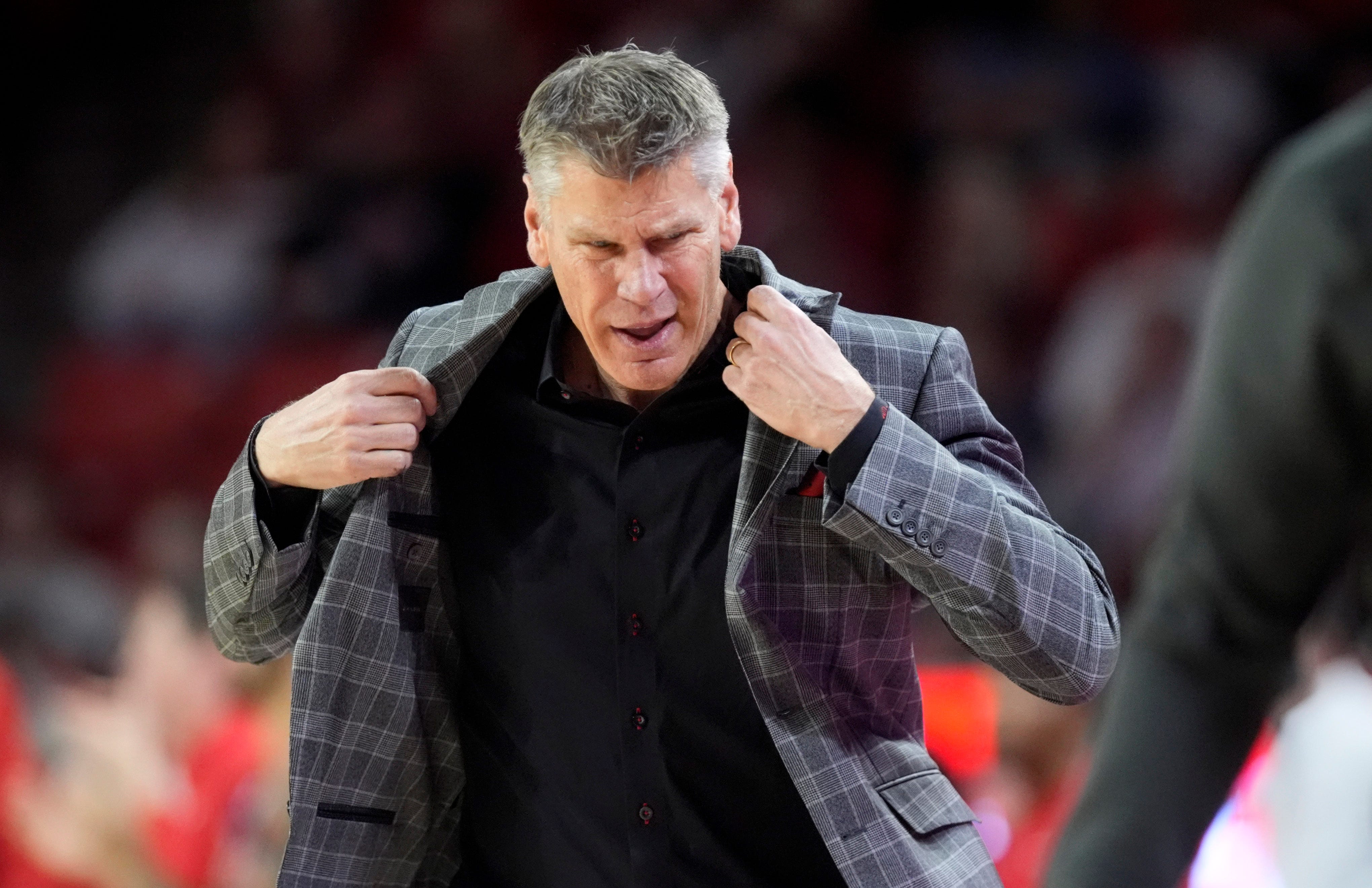 Oklahoma Sooners head coach Porter Moser student section chant fire Moser after loss to Texas