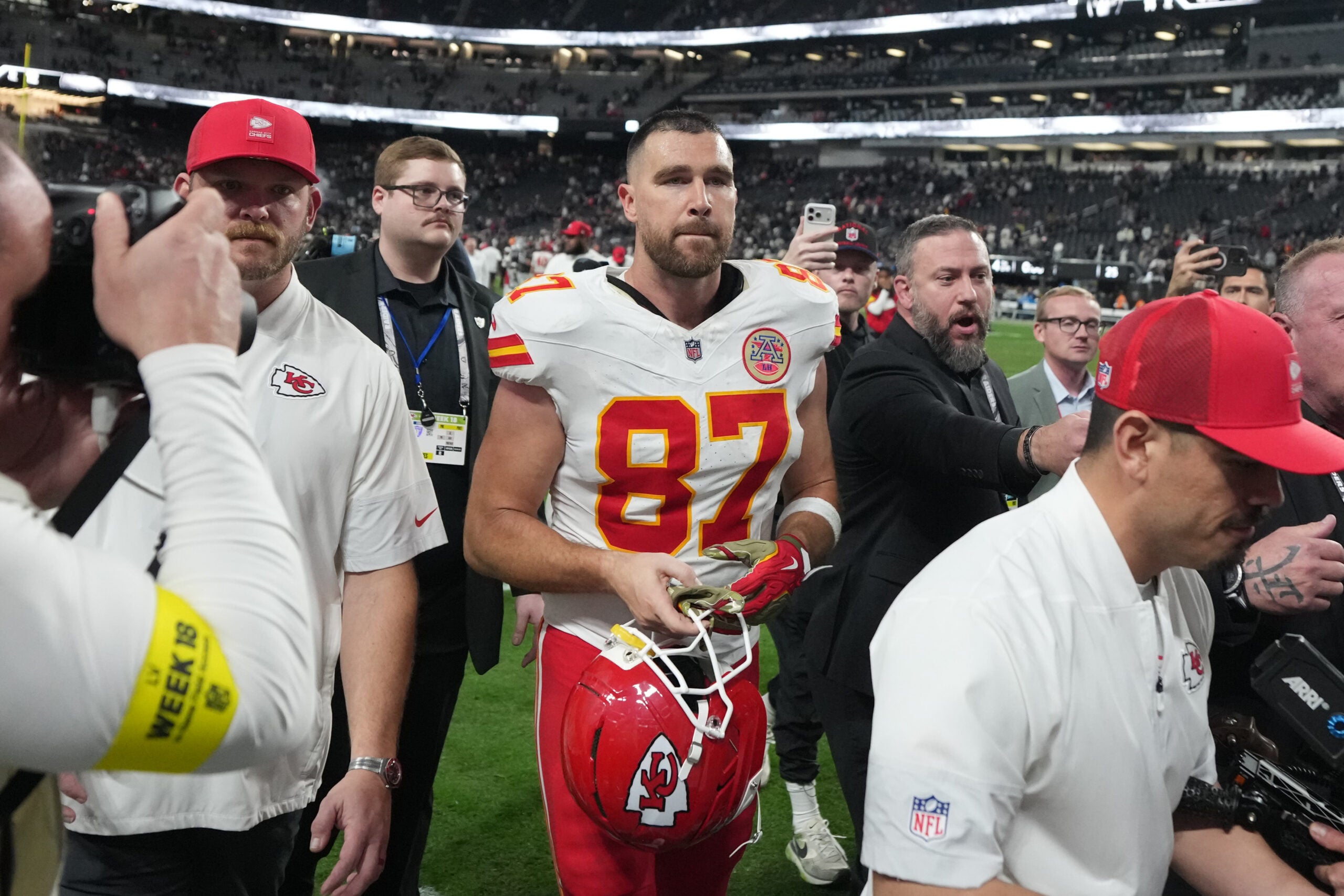 Kansas City Chiefs tight end Travis Kelce retire decision last season