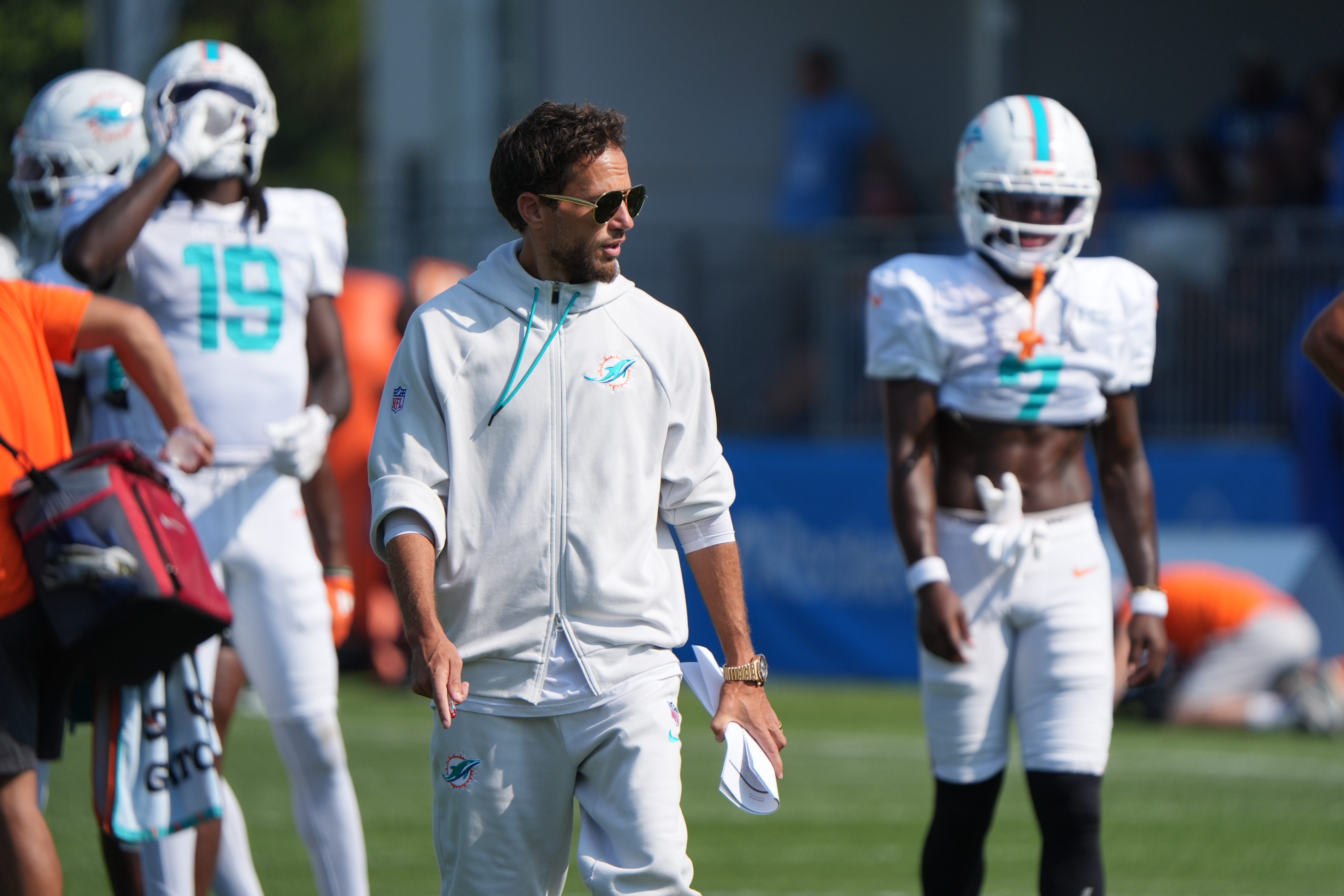 Miami Dolphins head coach Mike McDaniel talks with the wide receivers during joint practice with the Detroit Lions at the Lions headquarters and training facility in Allen Park, Thursday, Aug. 14 2025