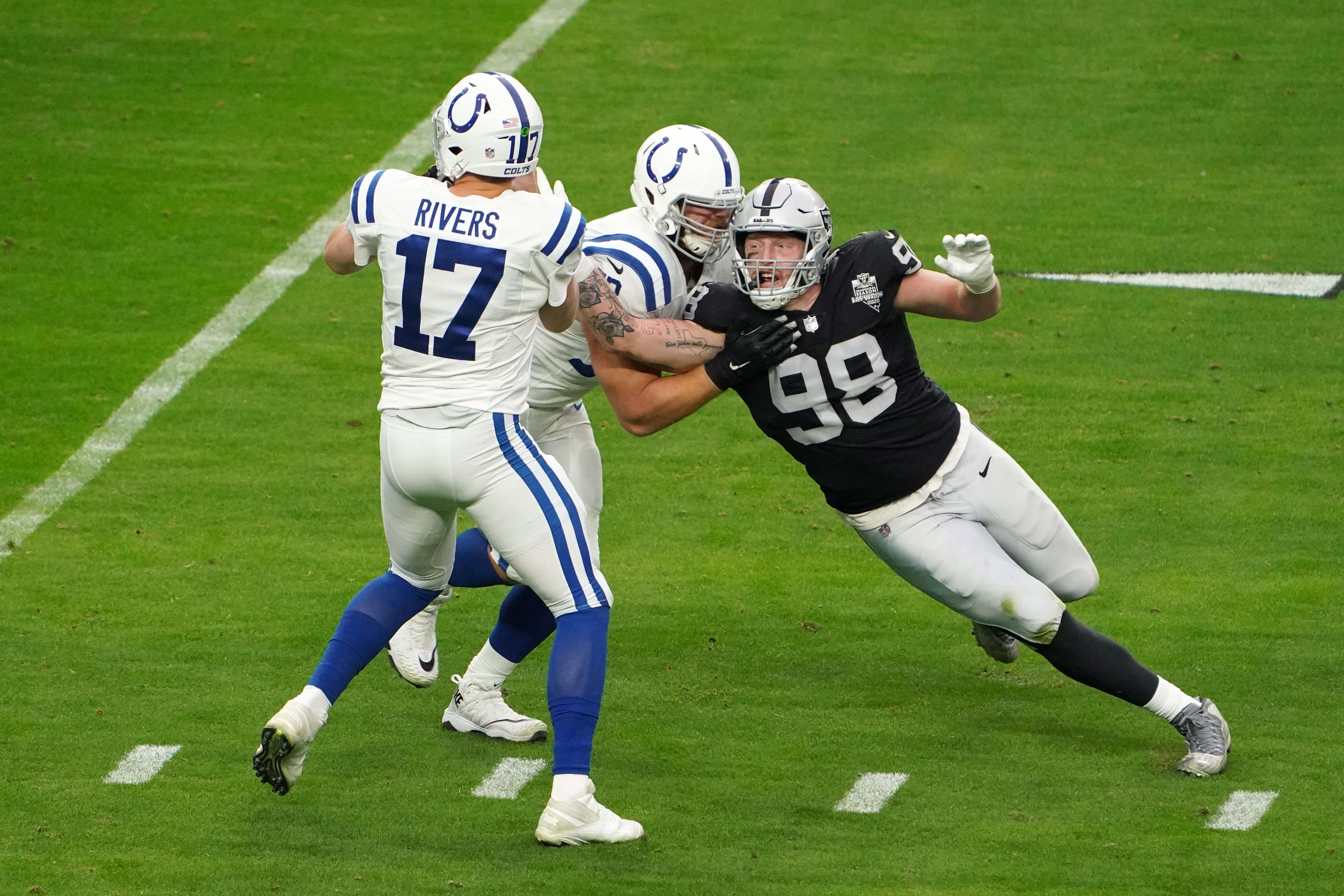 Raiders edge rusher Maxx Crosby attempting to sack Colts QB Philip Rivers