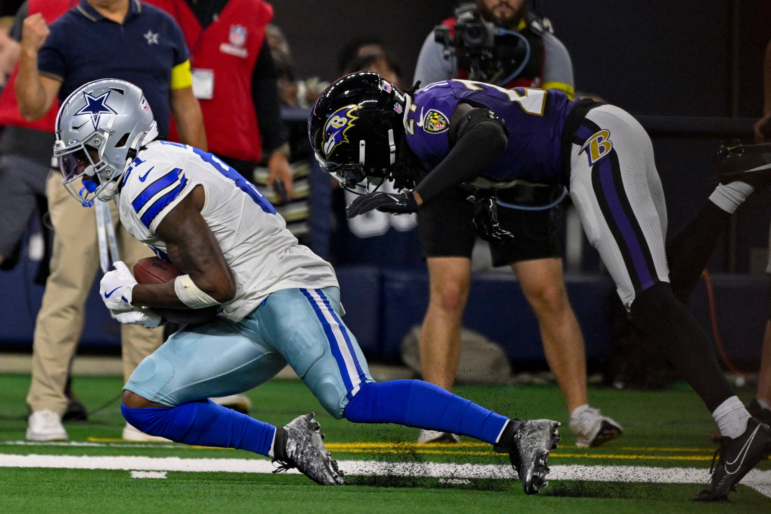 Aug 16, 2025; Arlington, Texas, USA; Dallas Cowboys wide receiver Jonathan Mingo (81) catches a pass in front of Baltimore Ravens cornerback T.J. Tampa (27) during the second half at AT&T Stadium.