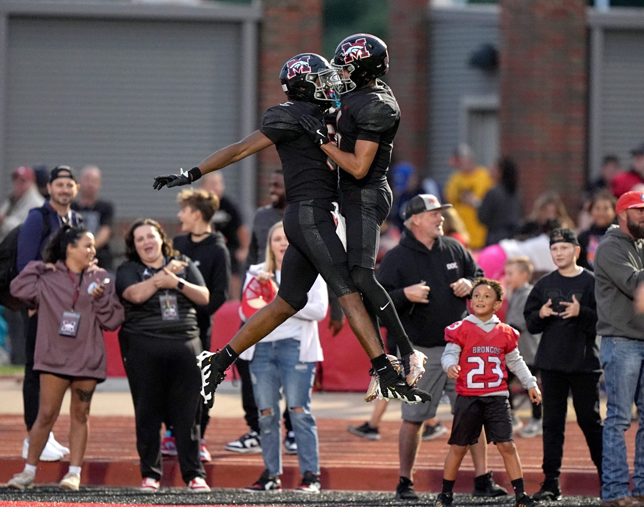 Oklahoma Sooners 2027 recruit cornerback Gabriel Osborne dunk