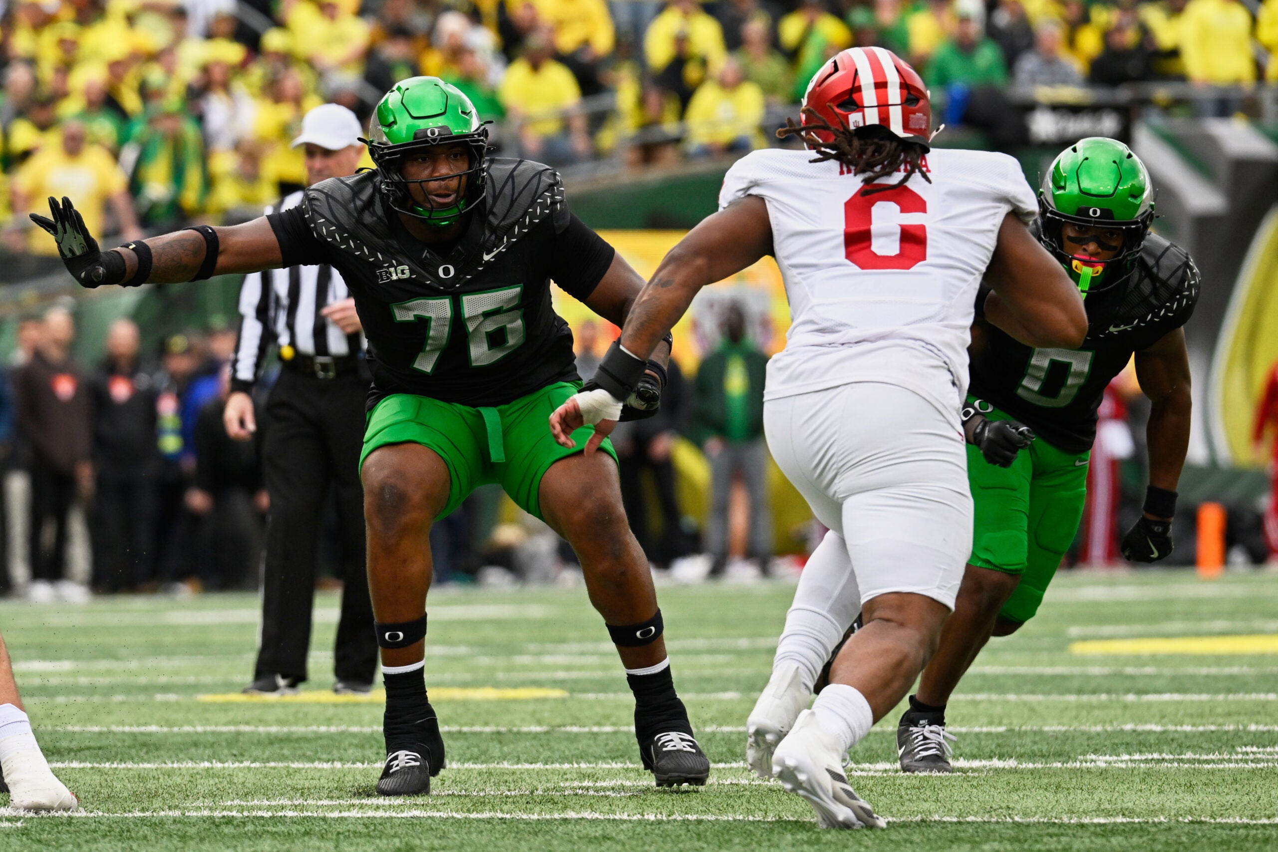 Oct 11, 2025; Eugene, Oregon, USA; Oregon Ducks offensive lineman Isaiah World (76) and defensive back Daylen Austin (0) block against Indiana Hoosiers defensive lineman Mikail Kamara (6) during the second quarter at Autzen Stadium.