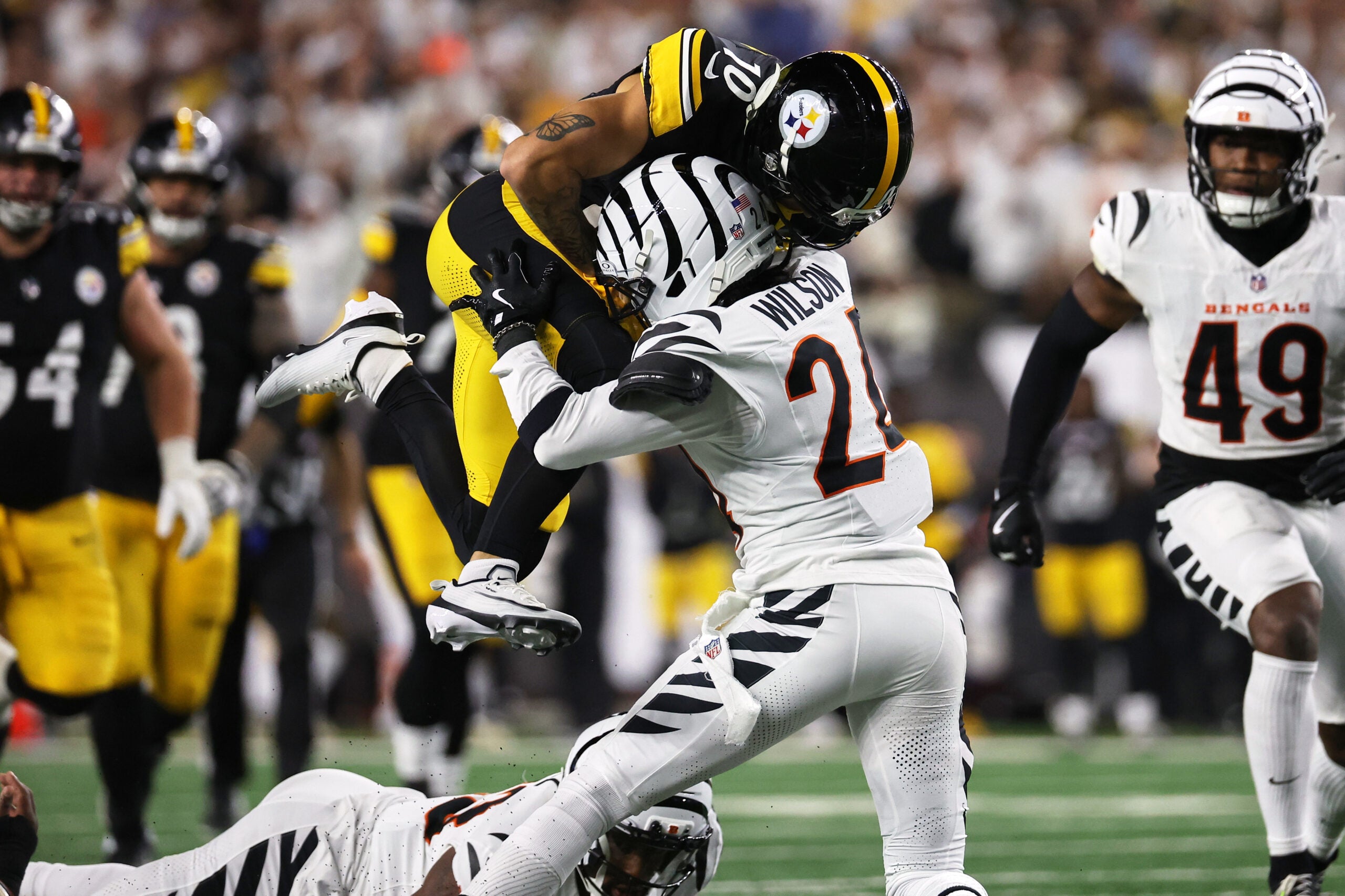 Oct 16, 2025; Cincinnati, Ohio, USA; Pittsburgh Steelers wide receiver Roman Wilson (10) leaps with the ball against Cincinnati Bengals cornerback Marco Wilson (24) during the third quarter at Paycor Stadium.