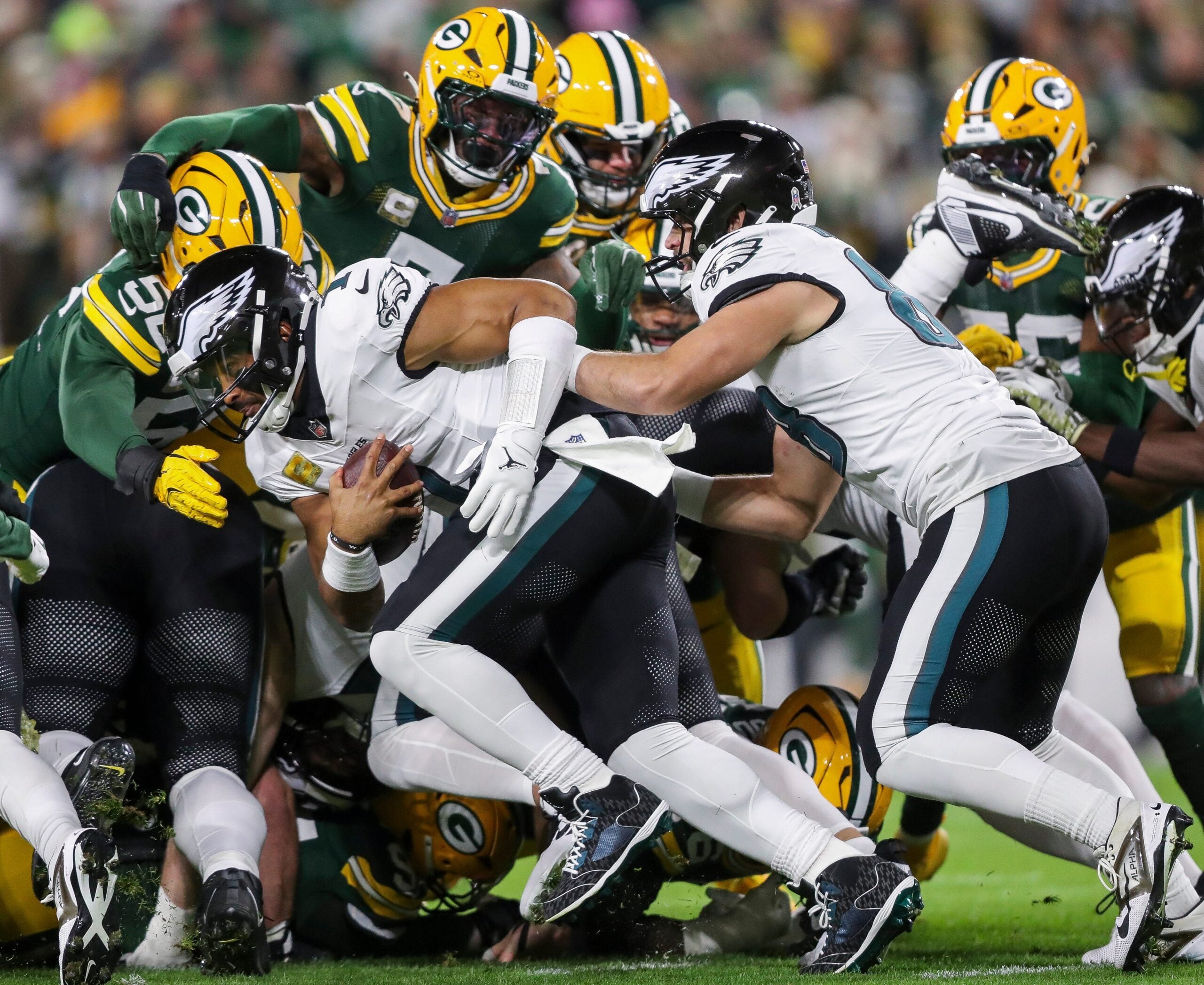 Philadelphia Eagles quarterback Jalen Hurts (1) runs the ball against the Green Bay Packers on Monday, November 10, 2025, at Lambeau Field in Green Bay, Wis.