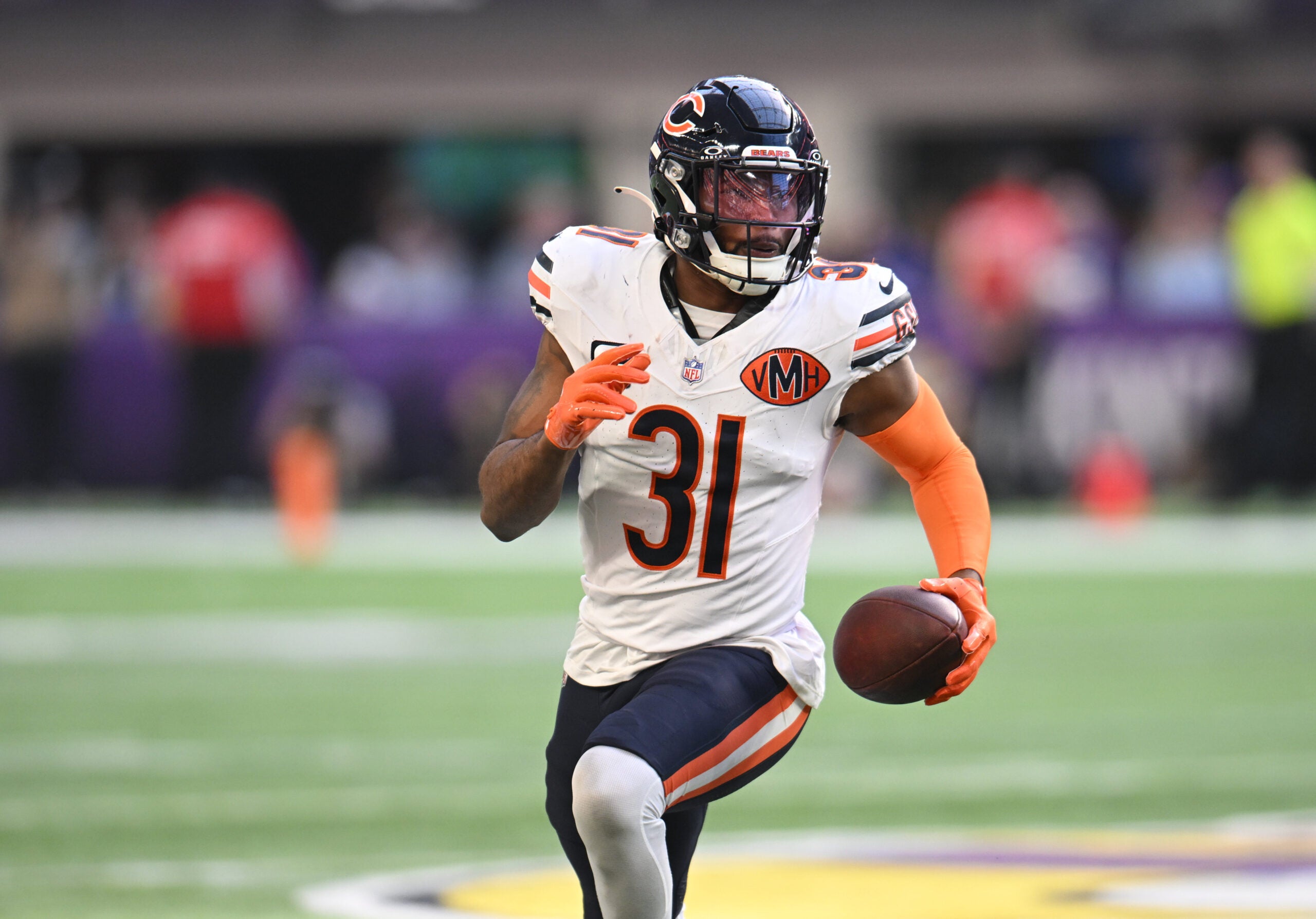 Nov 16, 2025; Minneapolis, Minnesota, USA; Chicago Bears free safety Kevin Byard (31) runs for a gain following an interception during the second quarter against the Minnesota Vikings at U.S. Bank Stadium.