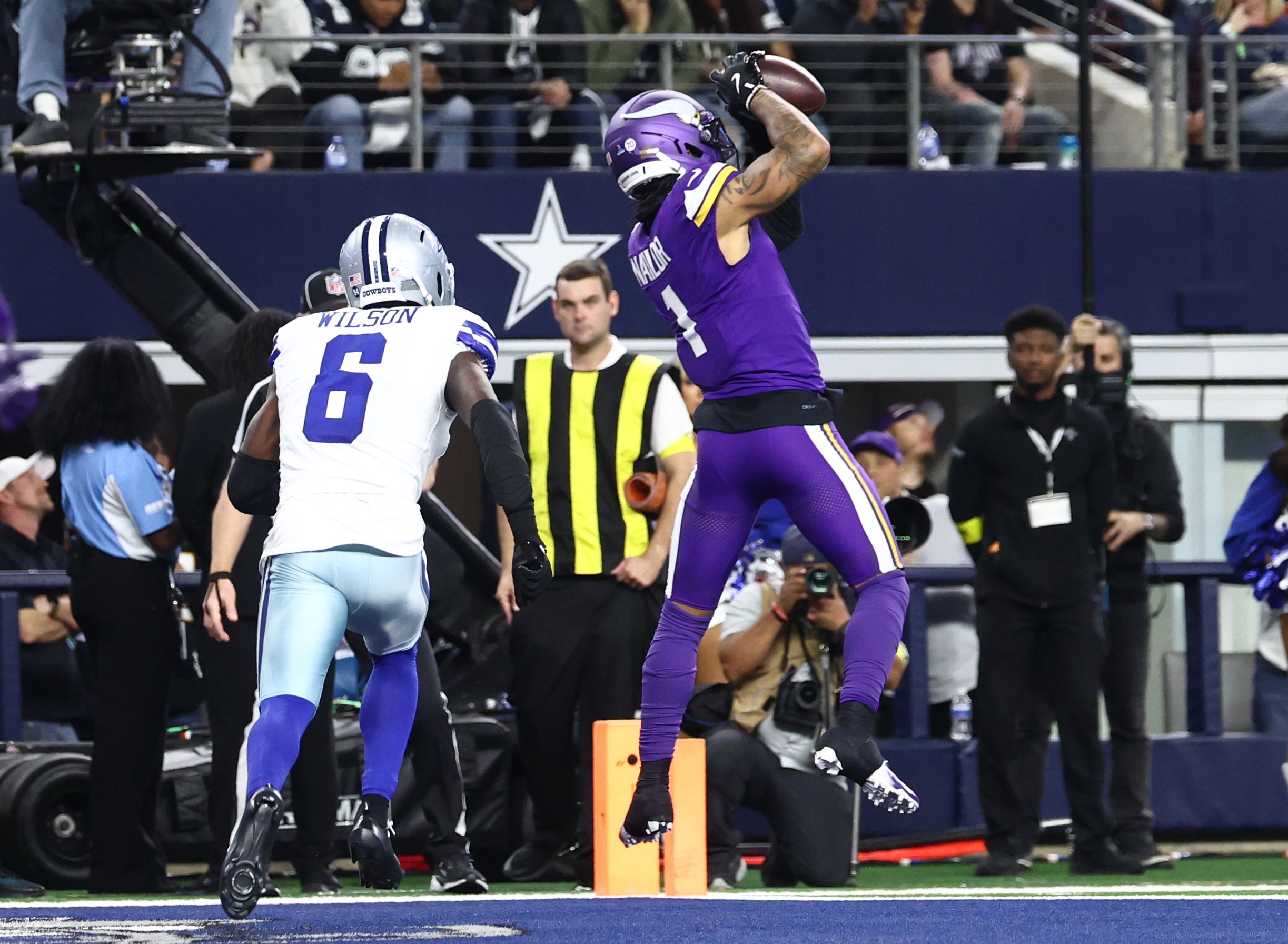 Dec 14, 2025; Arlington, Texas, USA; Minnesota Vikings wide receiver Jalen Nailor (1) makes a touchdown catch against Dallas Cowboys safety Donovan Wilson (6) during the second half at AT&T Stadium.
