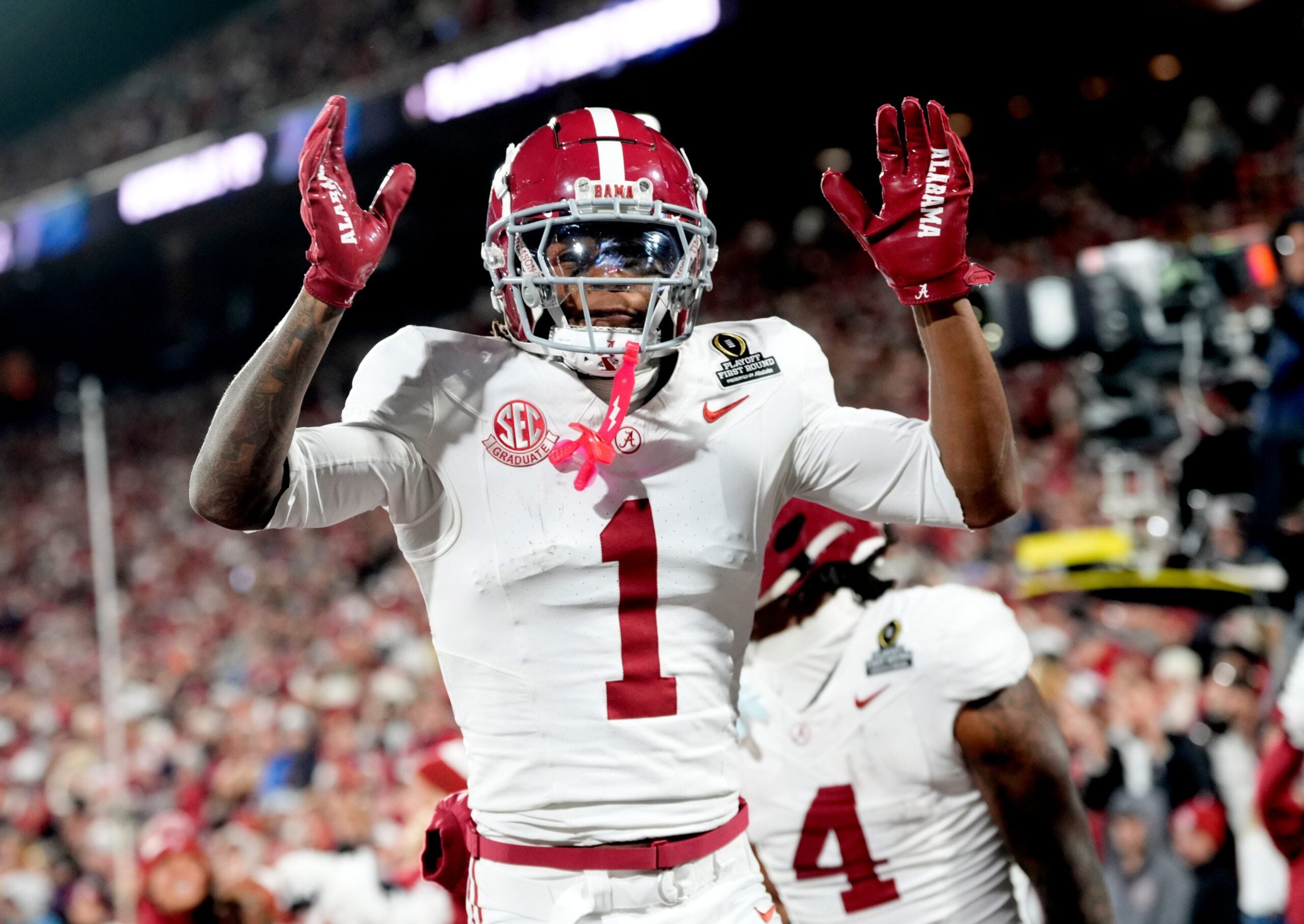Alabama 's Isaiah Horton (1) celebrates an Alabama touchdown during the College Football Playoff game between the University of Oklahoma Sooners (OU) and the Alabama Crimson Tide at the Gaylord Family - Oklahoma Memorial Stadium in Norman, Okla., Friday Dec. 19, 2025.