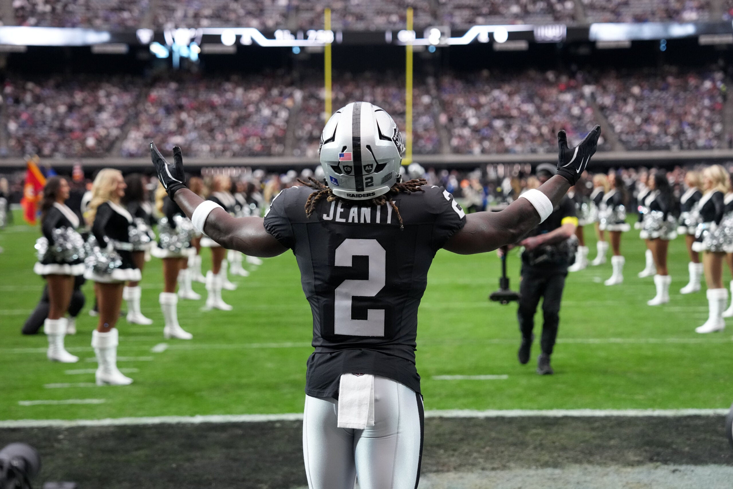 Las Vegas Raiders running back Ashton Jeanty head coach Klint Kubiak