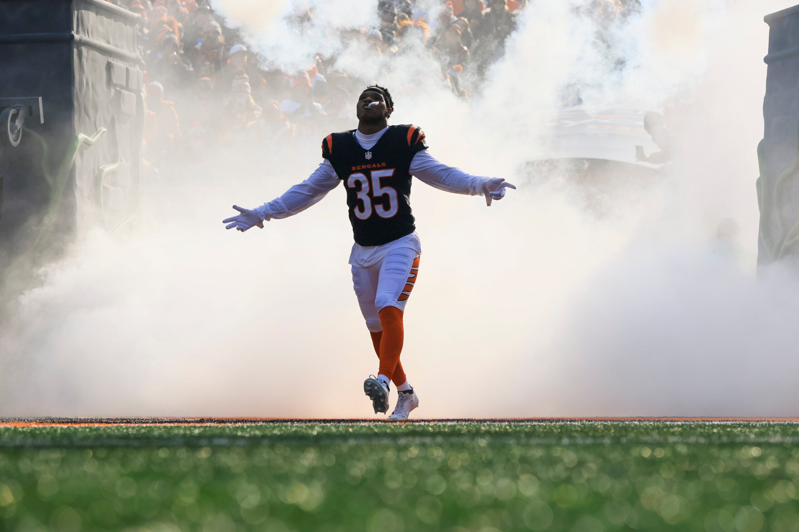 Jan 4, 2026; Cincinnati, Ohio, USA; Cincinnati Bengals cornerback Jalen Davis (35) exits the player tunnel during introductions before a game against the Cleveland Browns at Paycor Stadium.