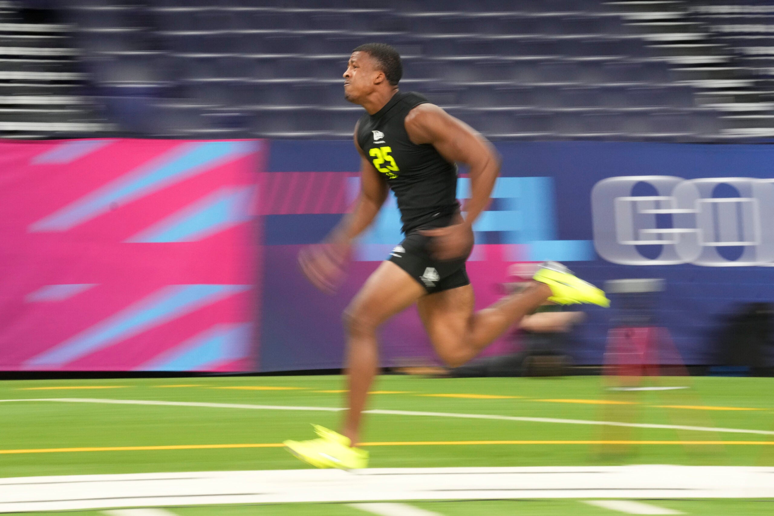 Feb 26, 2026; Indianapolis, IN, USA; Ohio State linebacker Sonny Styles (LB25) runs the 40-yards dash during the NFL Scouting Combine at Lucas Oil Stadium.