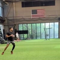 Patrick Mahomes takes part in throwing session during his rehab process, 3/25/2026.