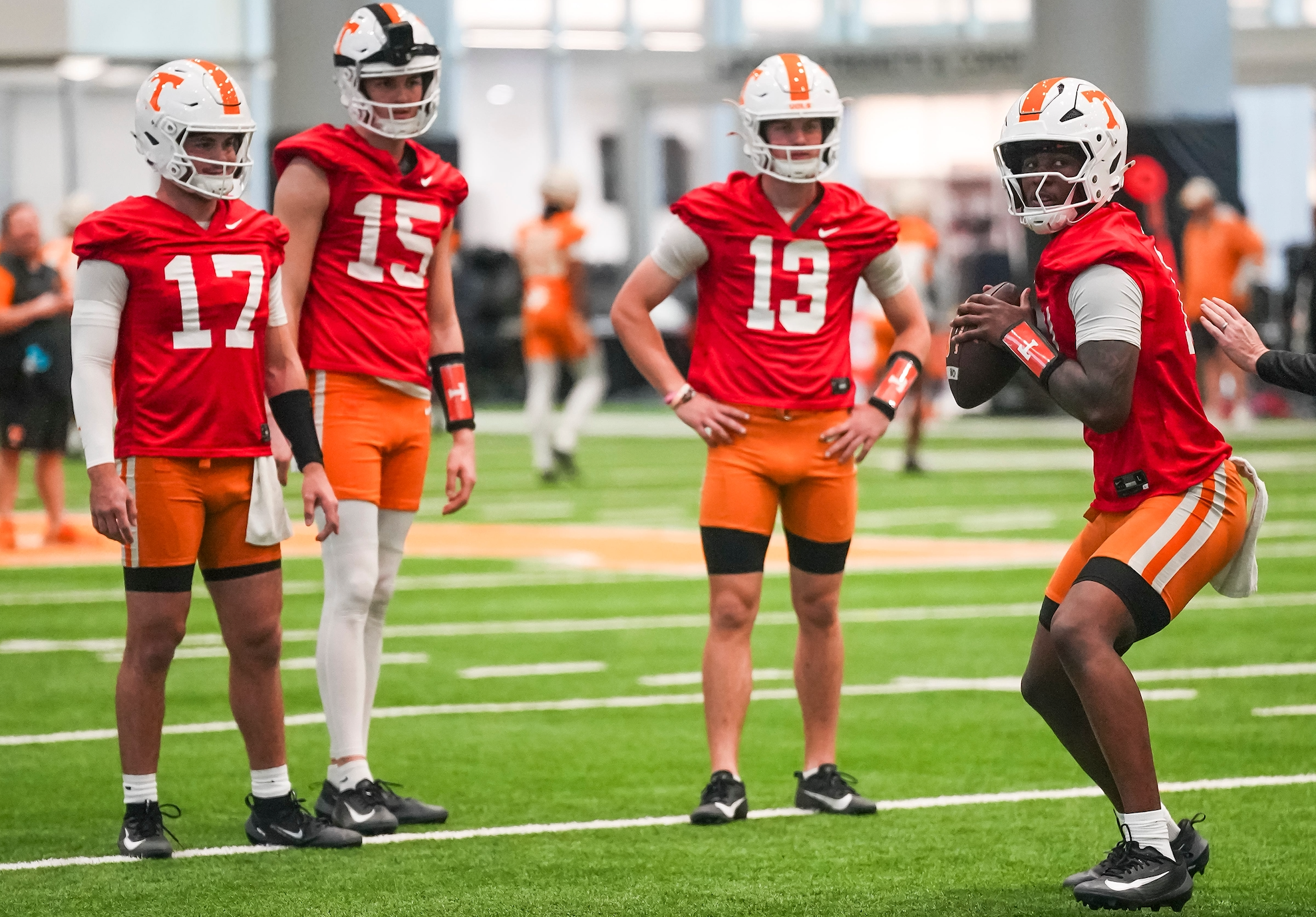Tennessee QB Rep Order Hints at Heupel's Choice — additional photo