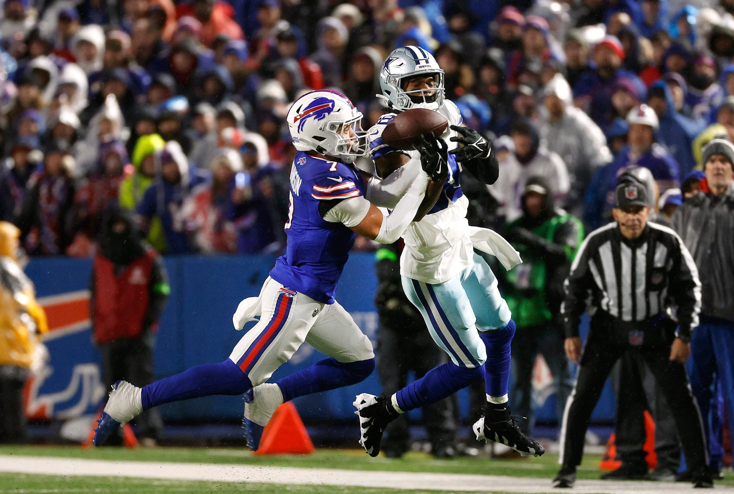 Buffalo Bills cornerback Taron Johnson (7) breaks up a pass intended for Dallas Cowboys wide receiver CeeDee Lamb (88).