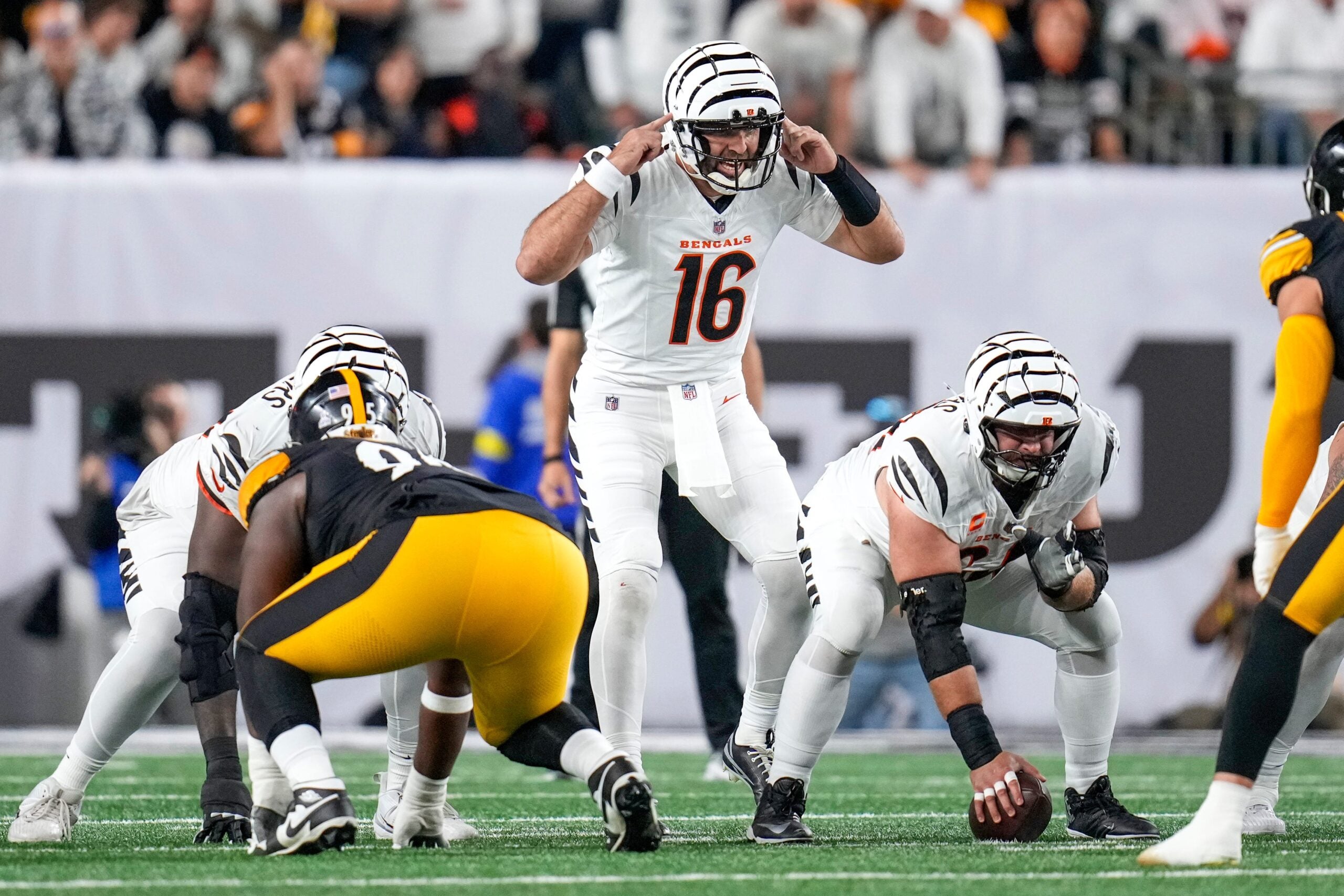Cincinnati Bengals quarterback Joe Flacco (16) lines up in the first quarter of the NFL Week 7 game between the Cincinnati Bengals and the Pittsburgh Steelers at Paycor Stadium in downtown Cincinnati on Thursday, Oct. 16, 2025.