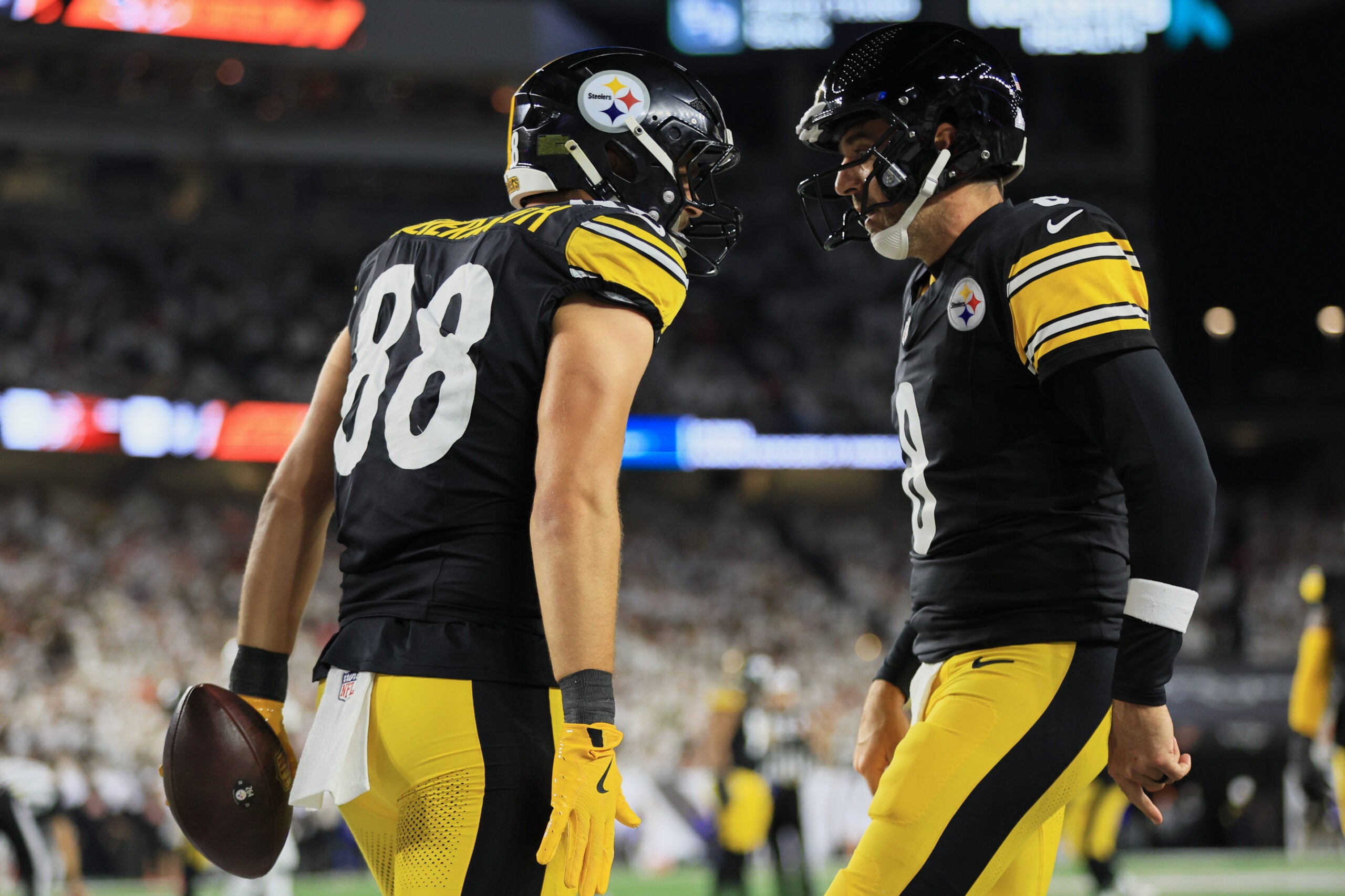 Oct 16, 2025; Cincinnati, Ohio, USA; Pittsburgh Steelers tight end Pat Freiermuth (88) celebrates with quarterback Aaron Rodgers (8) after scoring a touchdown against the Cincinnati Bengals during the third quarter at Paycor Stadium.