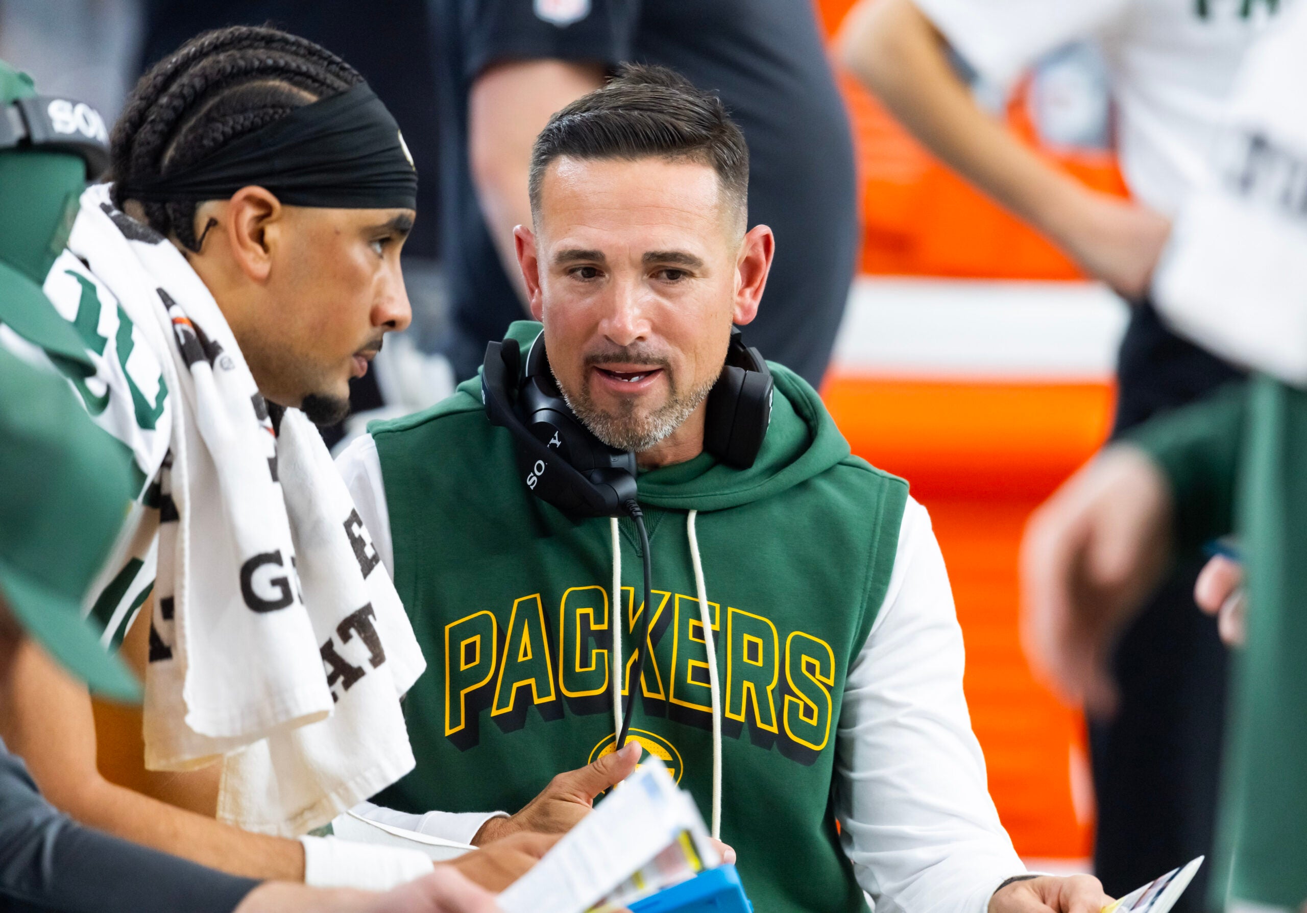 Oct 19, 2025; Glendale, Arizona, USA; Green Bay Packers head coach Matt LaFleur with quarterback Jordan Love (10) against the Arizona Cardinals at State Farm Stadium.