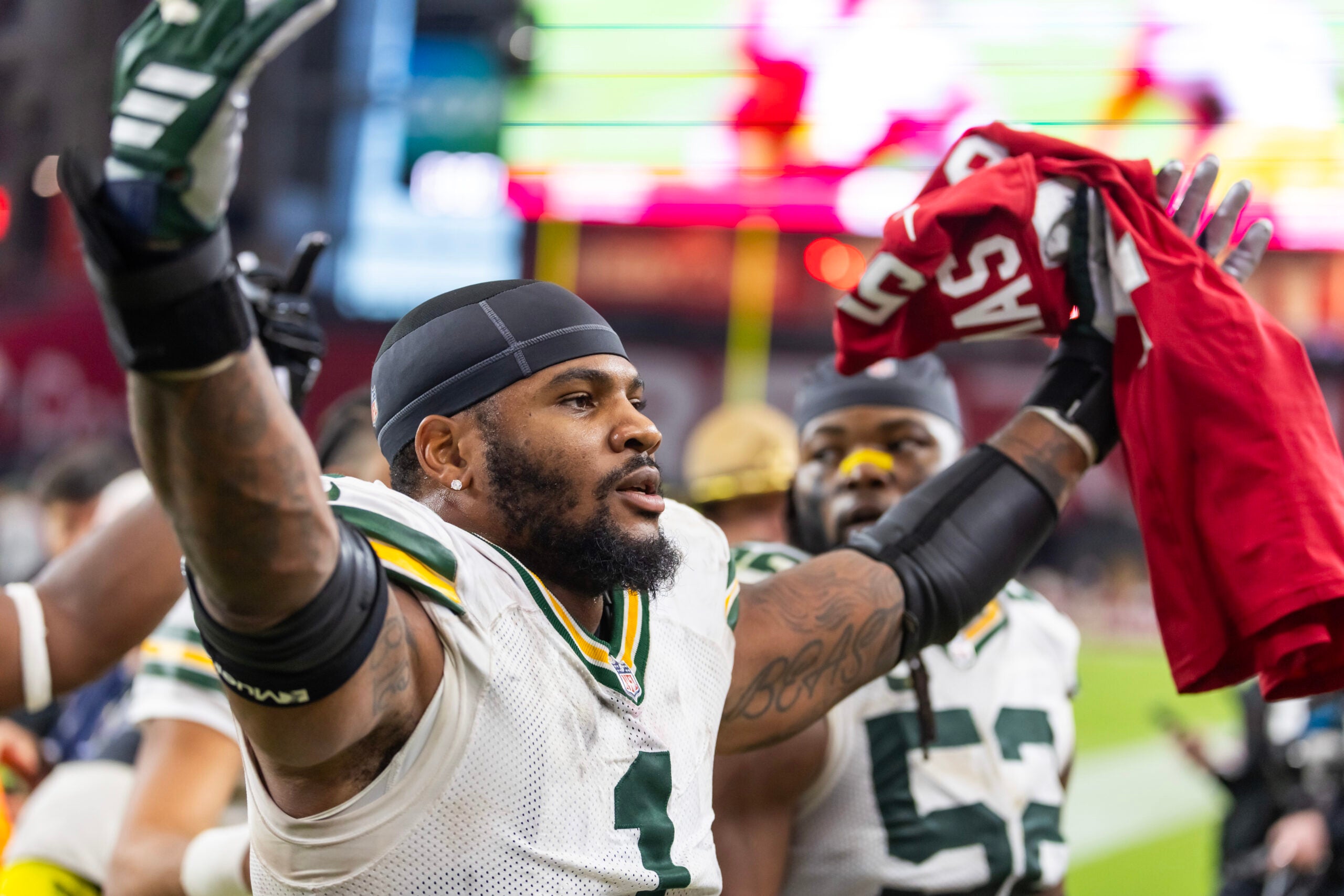 Oct 19, 2025; Glendale, Arizona, USA; Green Bay Packers defensive lineman Micah Parsons (1) against the Arizona Cardinals at State Farm Stadium.
