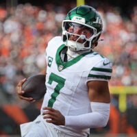 Oct 26, 2025; Cincinnati, Ohio, USA; New York Jets quarterback Justin Fields (7) runs with the ball during the fourth quarter against the Cincinnati Bengals at Paycor Stadium.