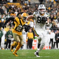 Oct 26, 2025; Pittsburgh, Pennsylvania, USA; Green Bay Packers tight end Tucker Kraft (85) scores a touchdown against Pittsburgh Steelers safety Chuck Clark (21) during the fourth quarter at Acrisure Stadium.