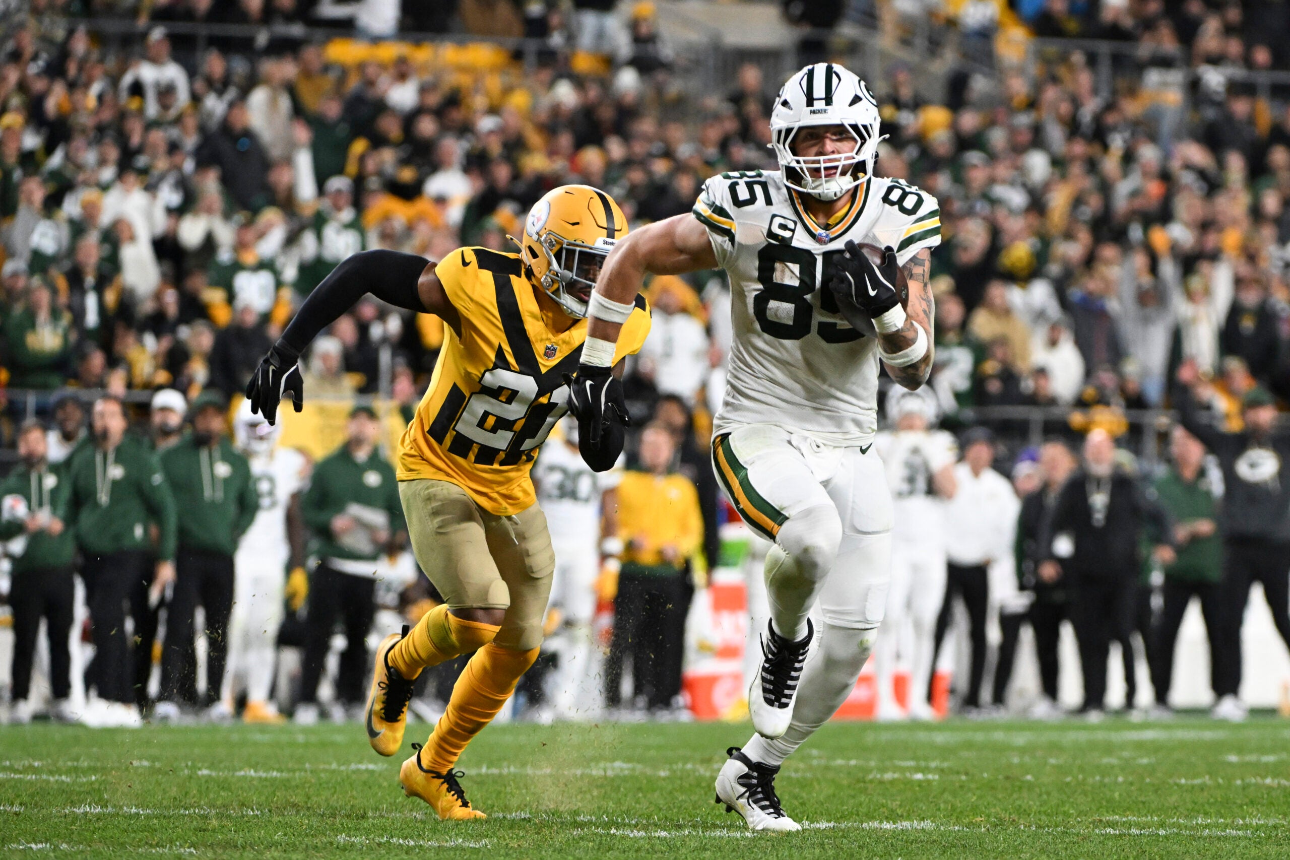 Oct 26, 2025; Pittsburgh, Pennsylvania, USA; Green Bay Packers tight end Tucker Kraft (85) scores a touchdown against Pittsburgh Steelers safety Chuck Clark (21) during the fourth quarter at Acrisure Stadium.