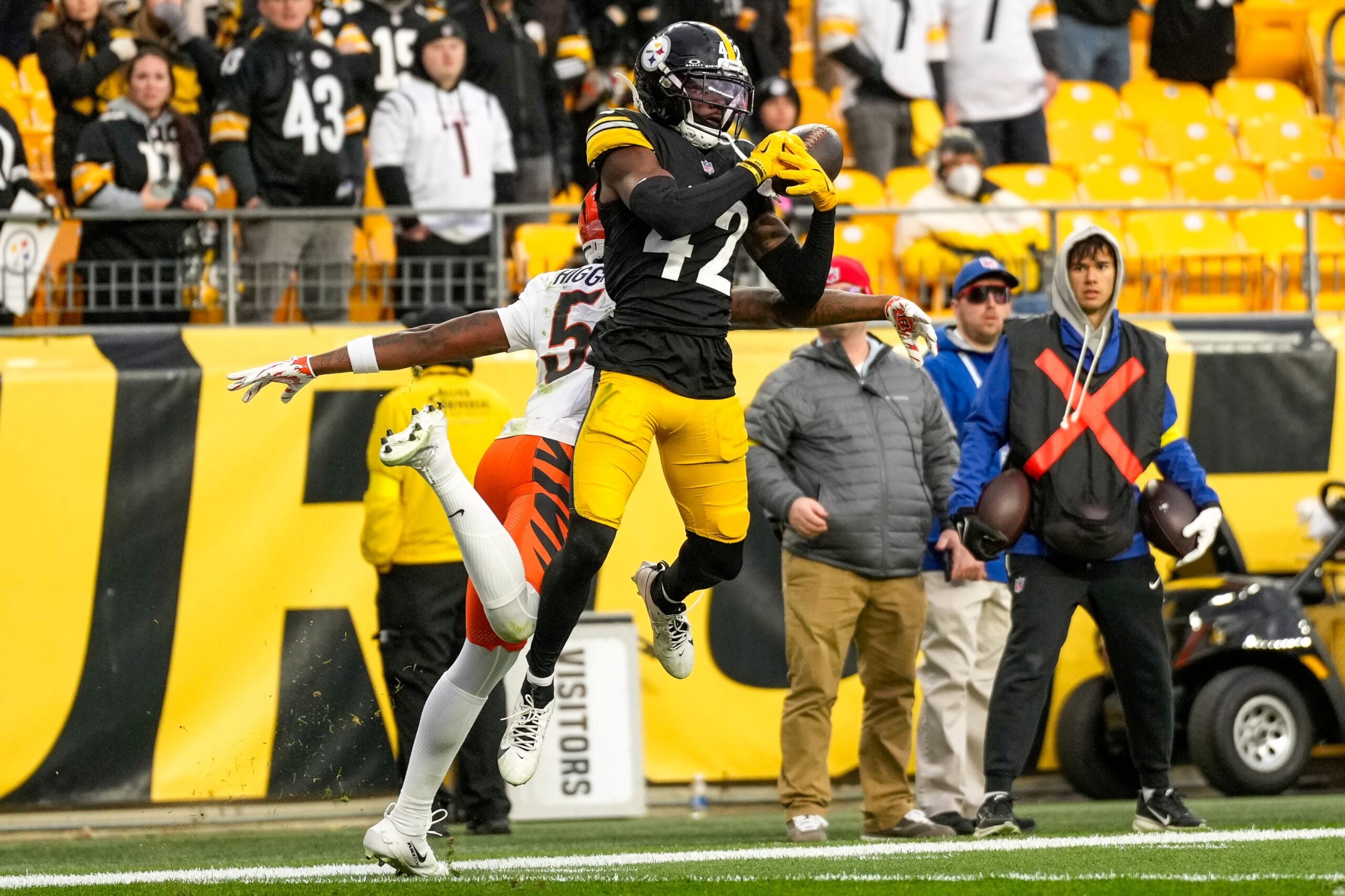 Pittsburgh Steelers cornerback James Pierre (42) intercepted a pass to Cincinnati Bengals wide receiver Tee Higgins (5) in the fourth quarter of the NFL Week 11 game between the Pittsburgh Steelers and the Cincinnati Bengals at Acrisure Stadium in Pittsburgh on Sunday, Nov. 16, 2025. The Bengals lost 34-12.