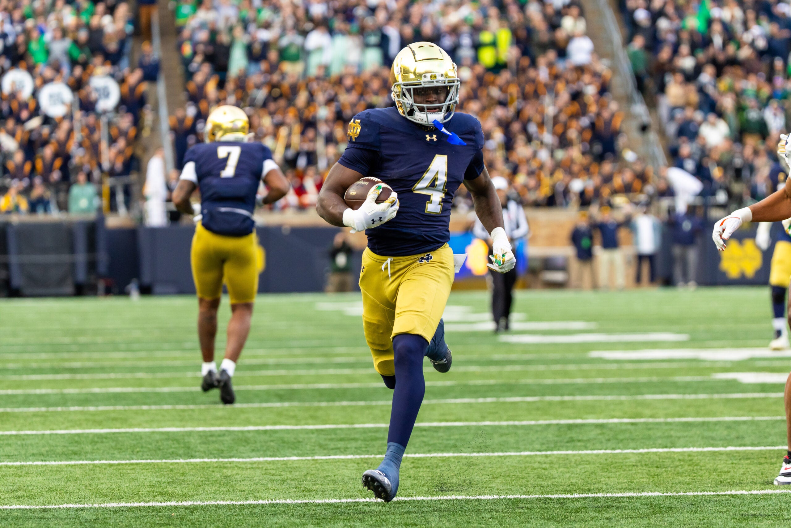 Nov 22, 2025; South Bend, Indiana, USA; Notre Dame Fighting Irish running back Jeremiyah Love (4) breaks loose for a touchdown run against the Syracuse Orange during the first half at Notre Dame Stadium. Mandatory Credit: Michael Caterina-Imagn Images