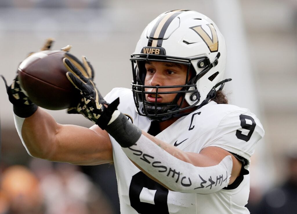 Vanderbilt tight end Eli Stowers (9) makes a catch as he warms up before playing against Tennessee at Neyland Stadium in Knoxville, Tenn., Saturday, Nov. 29, 2025.