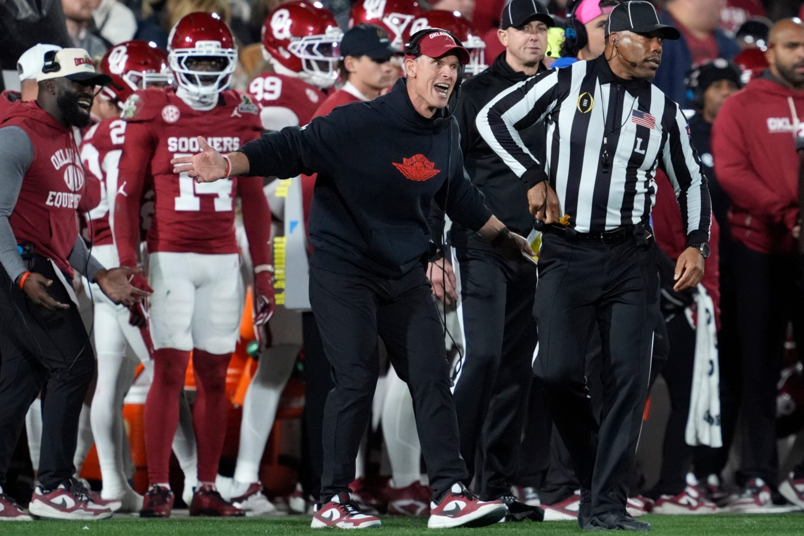 Oklahoma Sooners head coach Brent Venables 2027 recruit Jaylen Scott commitment