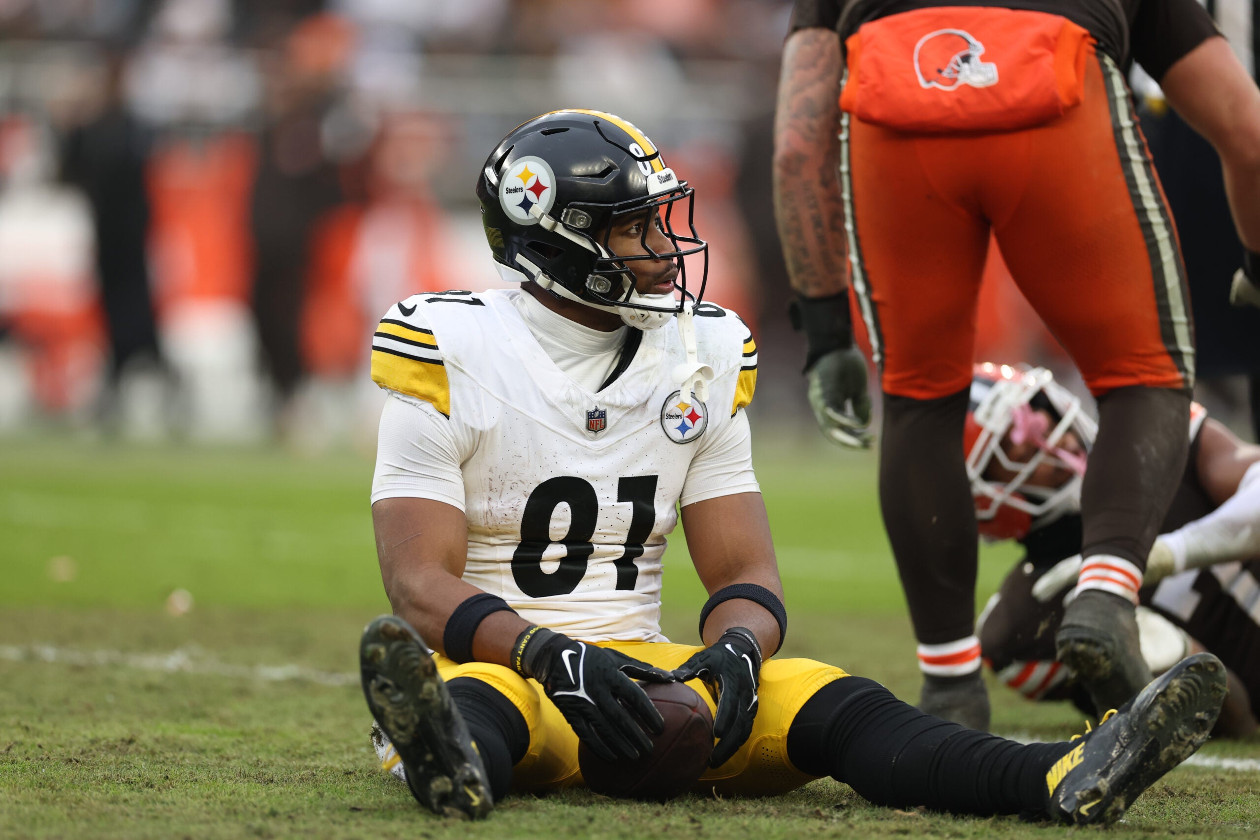 Dec 28, 2025; Cleveland, Ohio, USA; Pittsburgh Steelers tight end Jonnu Smith (81) reacts in the third quarter against the Cleveland Browns at Huntington Bank Field.