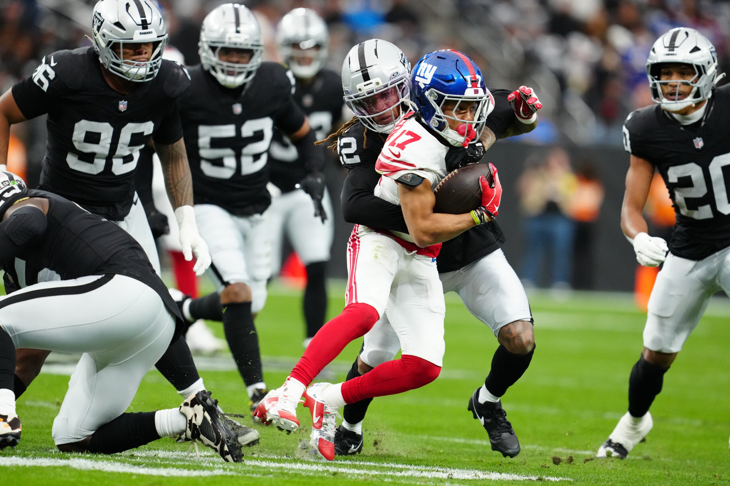 Las Vegas Raiders cornerback Eric Stokes re-signs free agency new deal