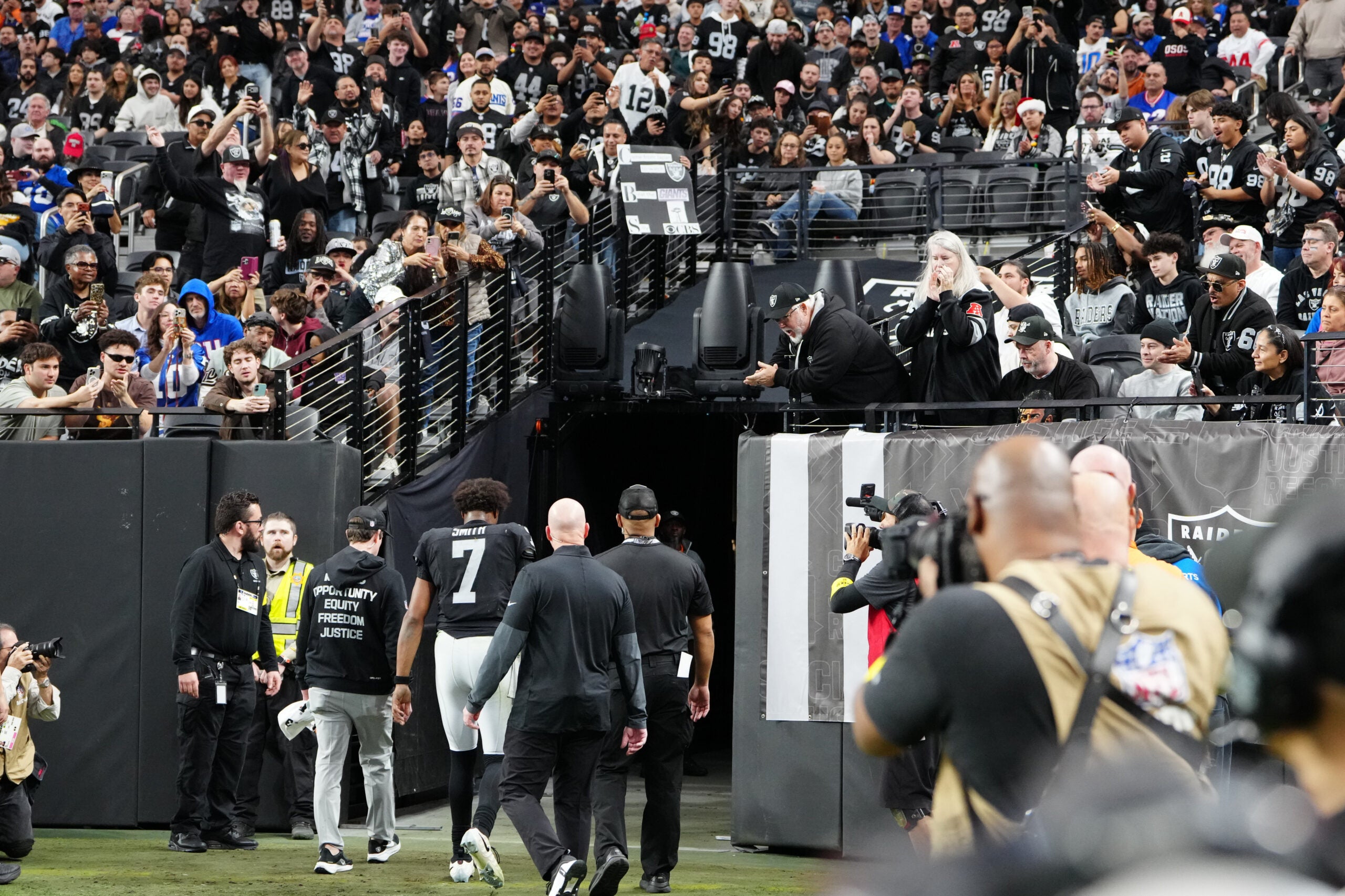 Las Vegas Raiders quarterback Geno Smith Minnesota Vikings market