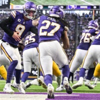 Jan 4, 2026; Minneapolis, Minnesota, USA; Minnesota Vikings quarterback J.J. McCarthy (9) hands the ball off to Minnesota Vikings running back Jordan Mason (27) against the Green Bay Packers during the first quarter at U.S. Bank Stadium.