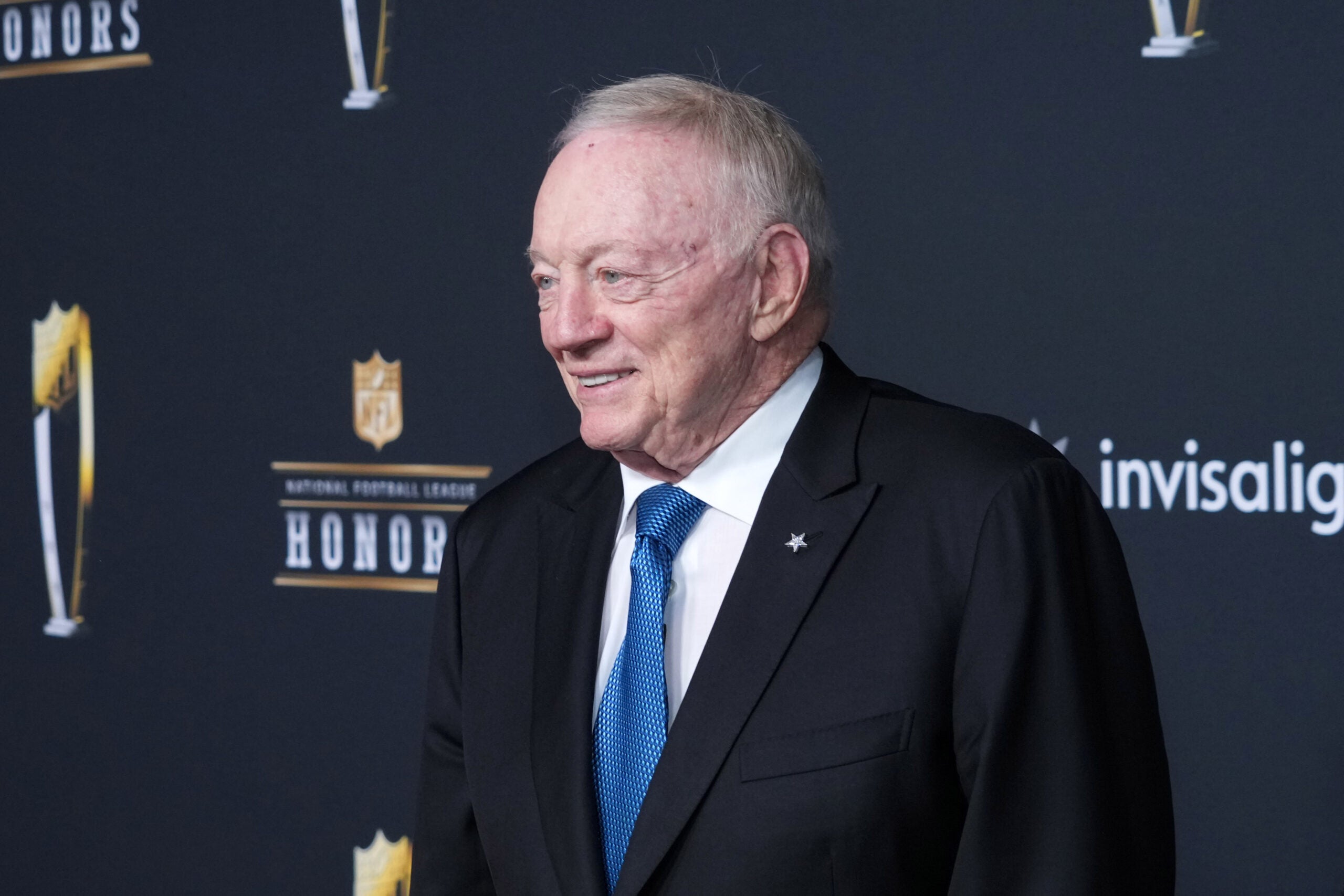 Feb 5, 2026; San Francisco, CA, USA; Dallas Cowboys owner Jerry Jones poses on the NFL Honors Red Carpet before Super Bowl LX at Palace of Fine Arts.