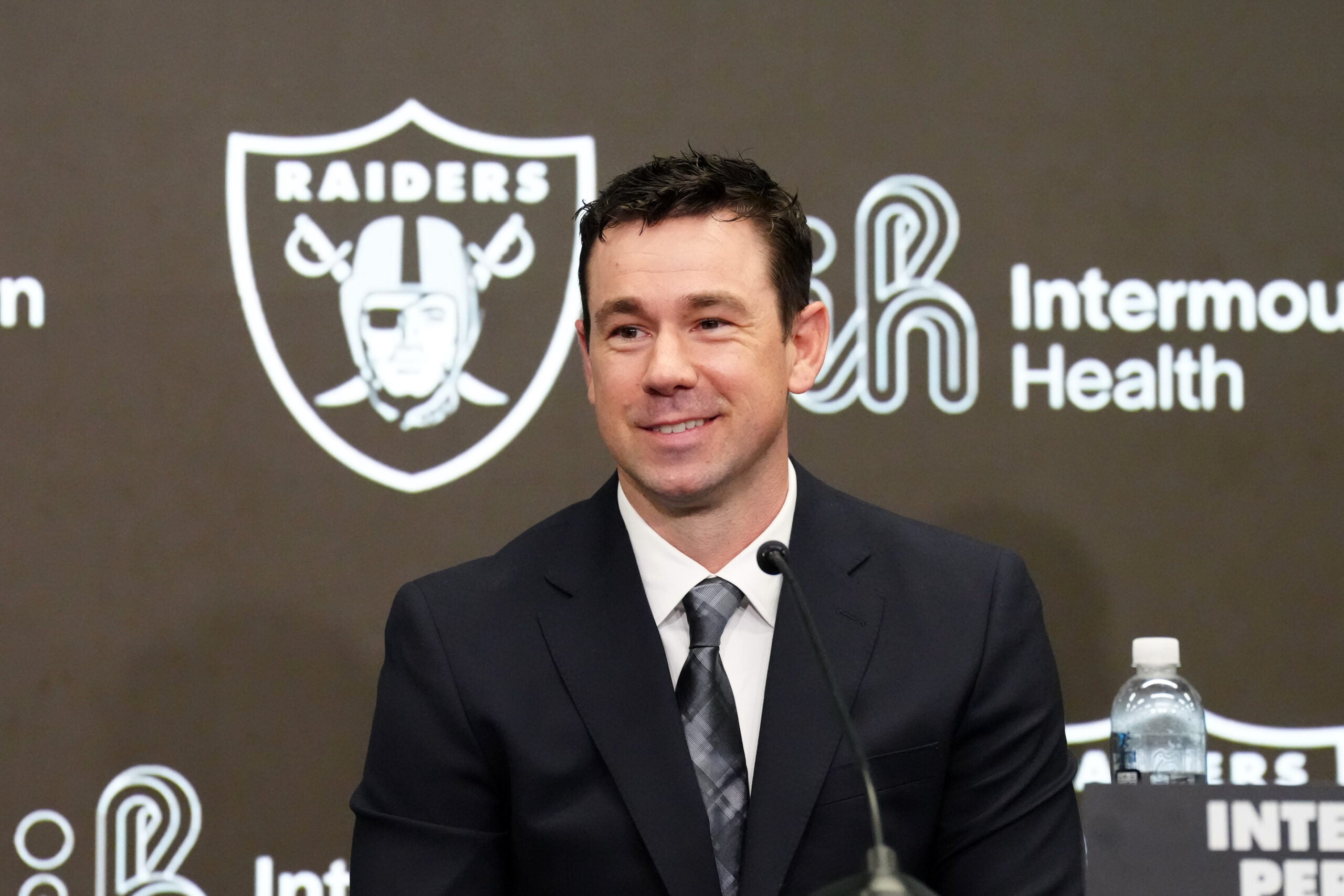 Las Vegas Raiders head coach Klint Kubiak quarterback