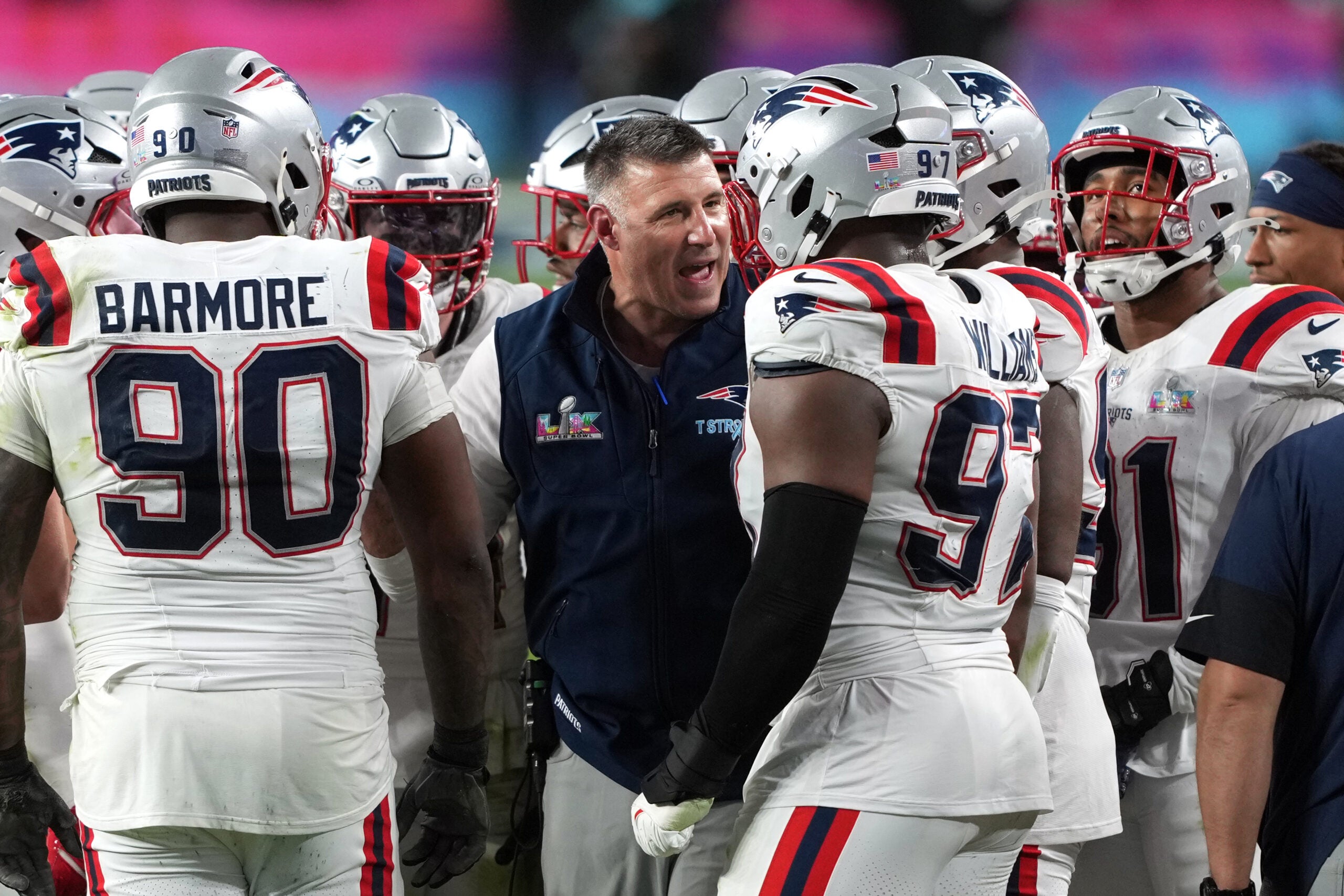 Feb 8, 2026; Santa Clara, CA, USA; New England Patriots head coach Mike Vrabel talks to players during the third quarter against the Seattle Seahawks in Super Bowl LX at Levi's Stadium.
