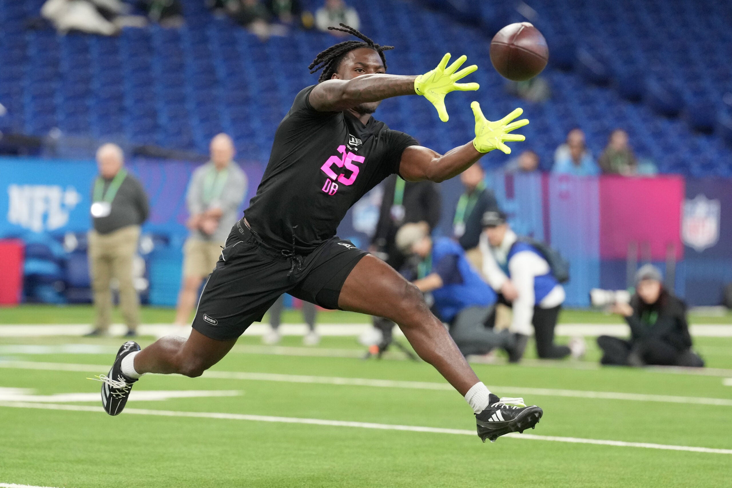Feb 27, 2026; Indianapolis, IN, USA; Indiana defensive back D'Angelo Ponds (DB25) during the NFL Scouting Combine at Lucas Oil Stadium. Mandatory Credit: Kirby Lee-Imagn Images